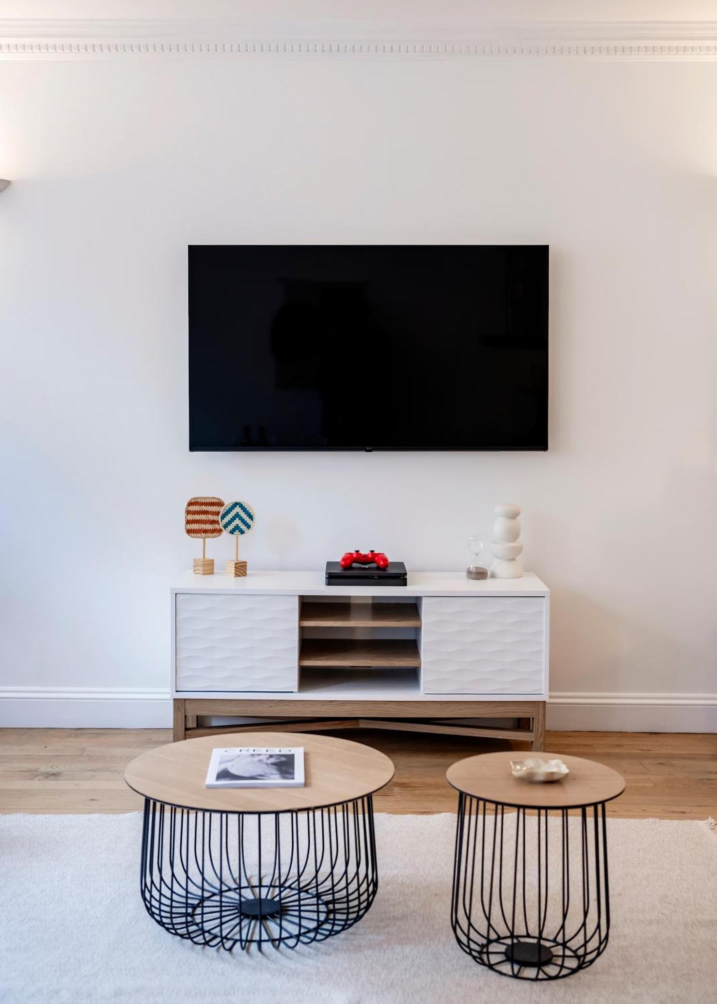 2 Bedr, 3 Beds, 1 Bath Thames, Trafalgar Sq * London