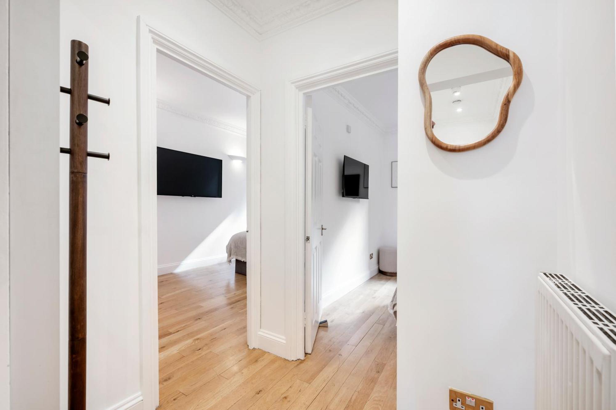 2 Bedr, 3 Beds, 1 Bath Thames, Trafalgar Sq * London