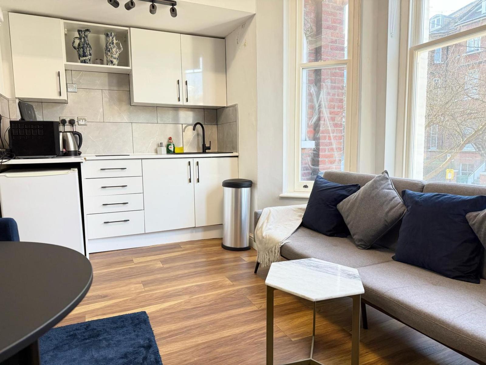 Stylish For 3 Near Regent's Park N3 *