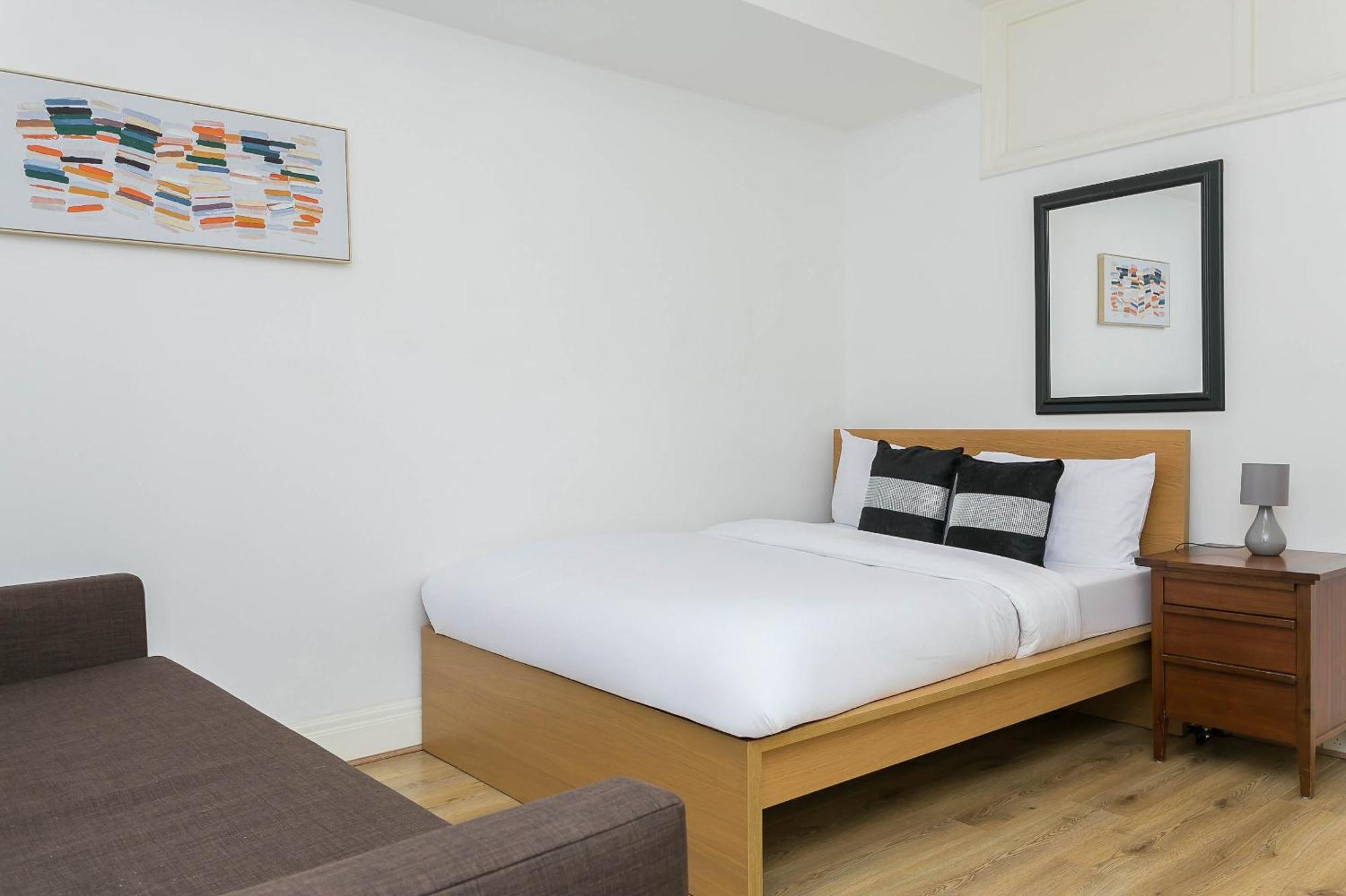 Apartment Luxury Sleep 12 Near Bayswater Rc10 London