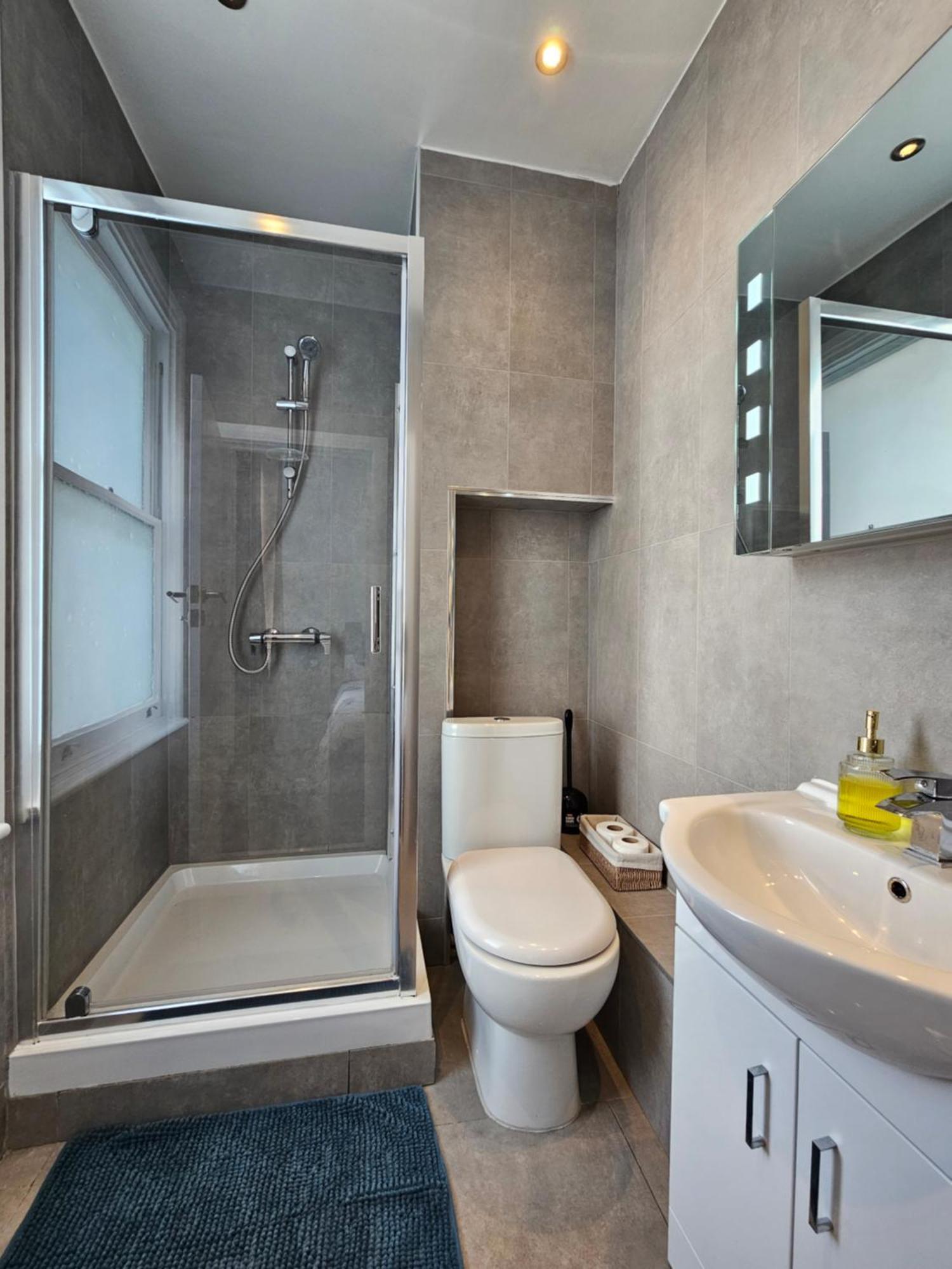 Hub 2 Bedroom In Paddington Apartment London