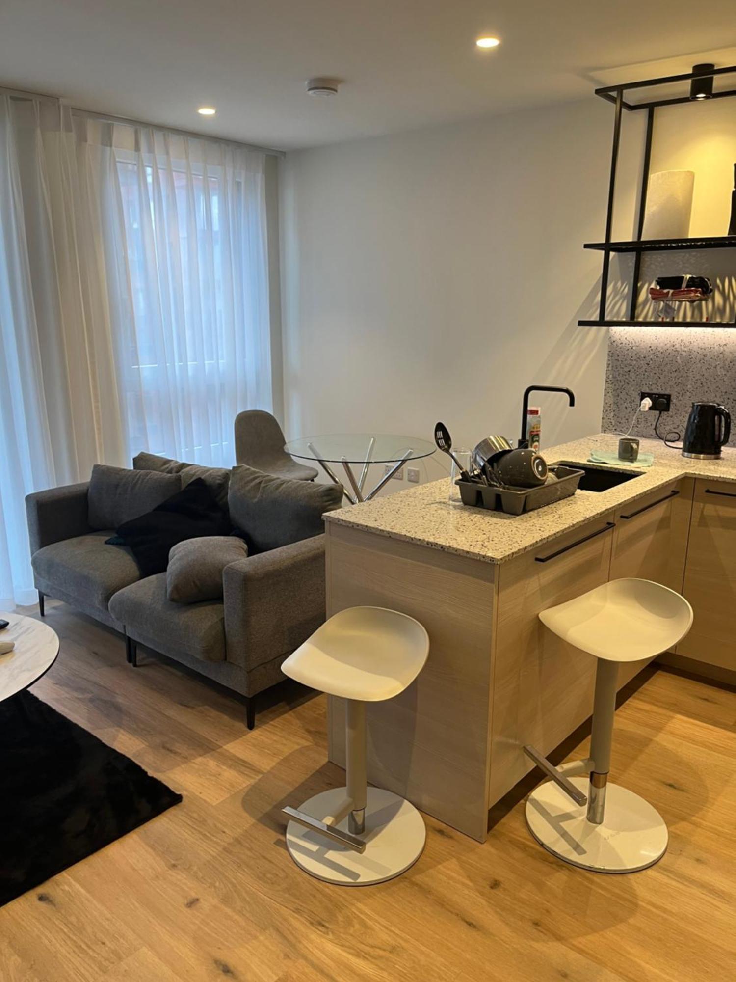 Beautiful One Bedroom Apartment *