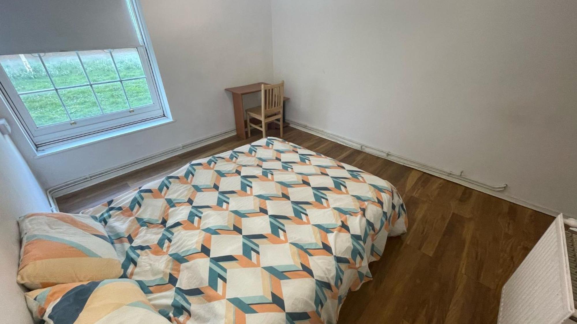 Large Double Bedroom In Bow E3 Homestay *