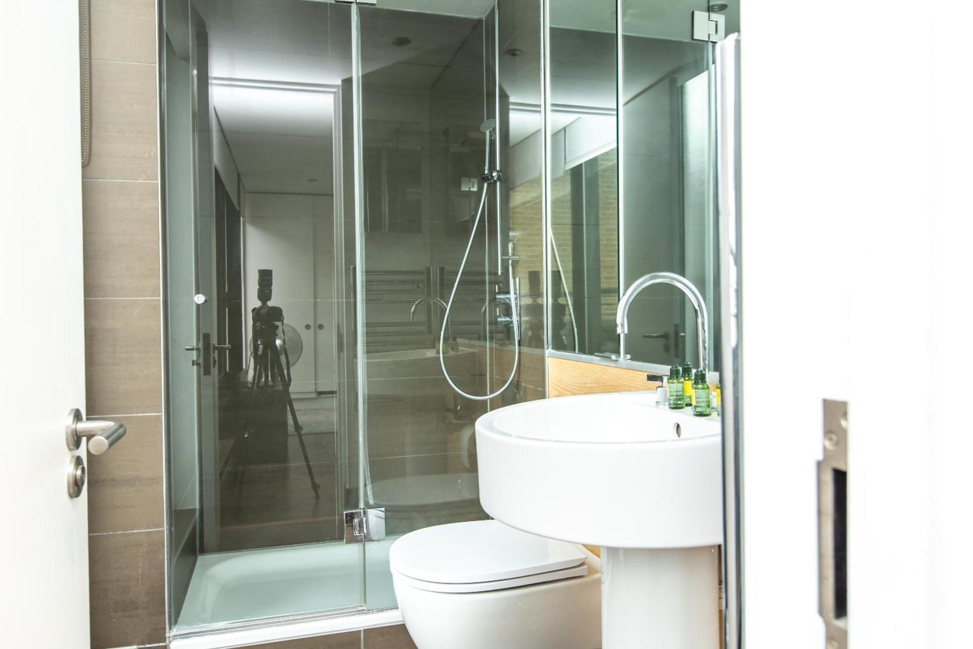 Comfortable With Balcony Near Monument Station Londen