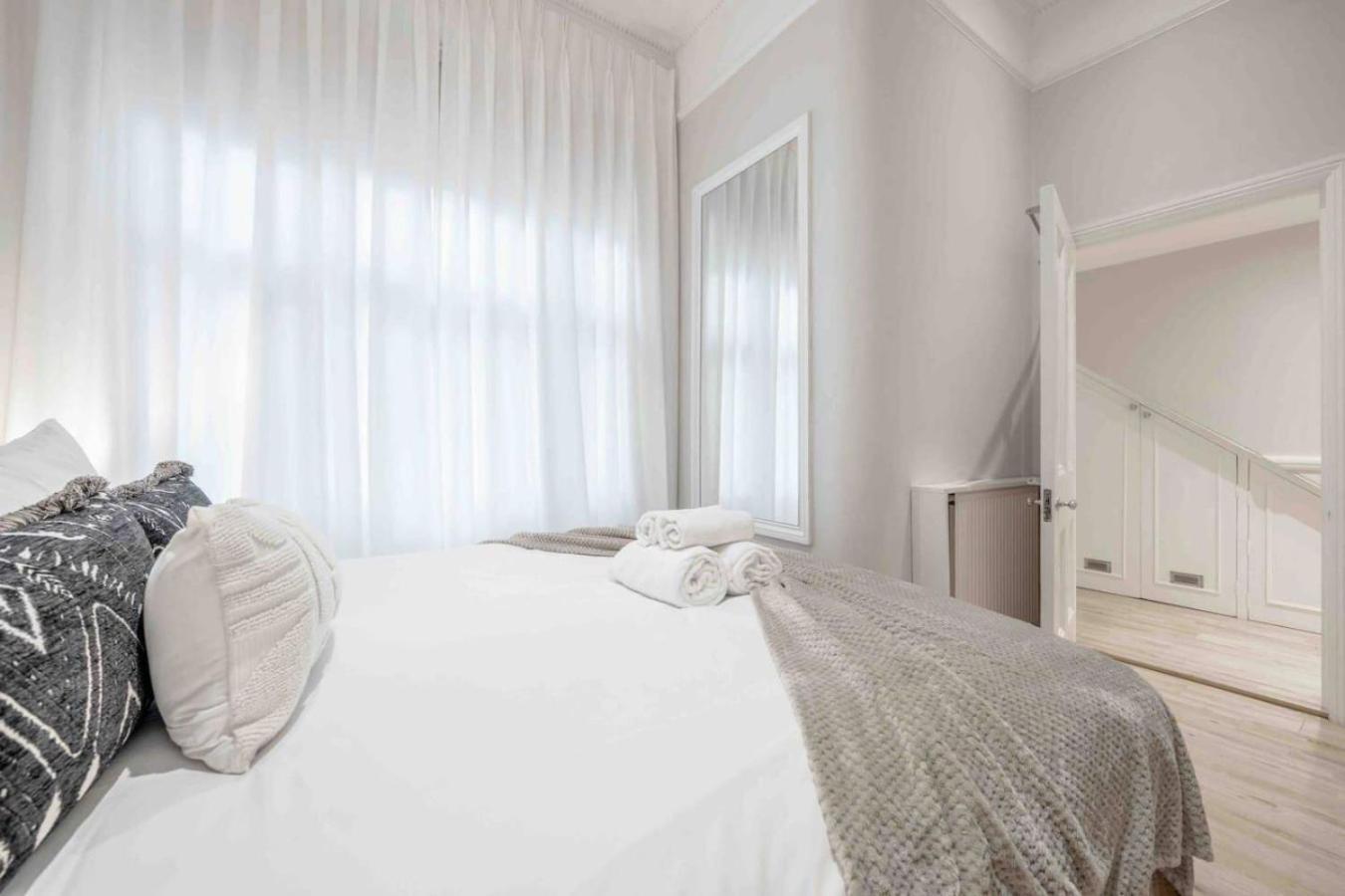 Cosy 2-bed In Earls Court London