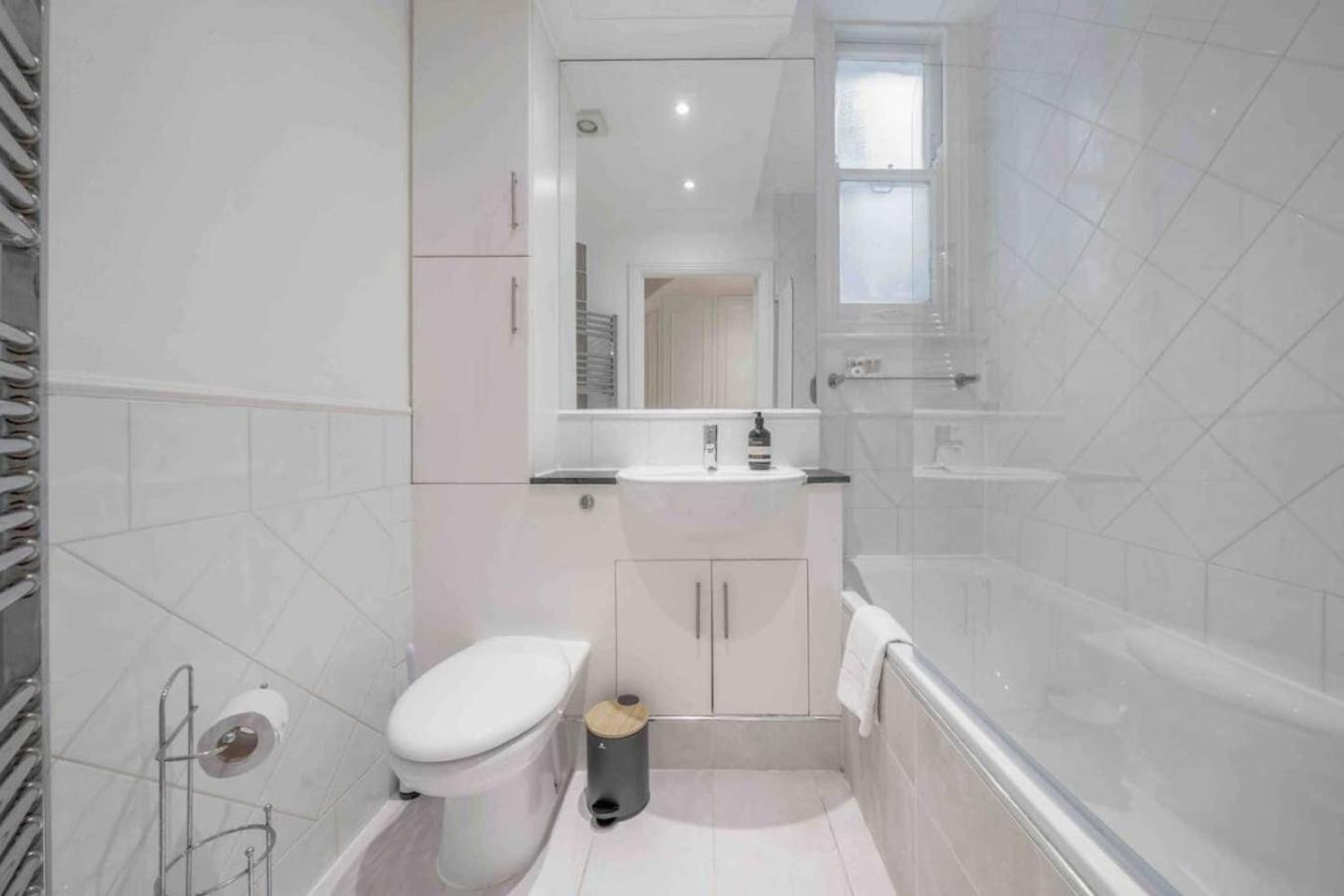 Cosy 2-bed In Earls Court Apartment