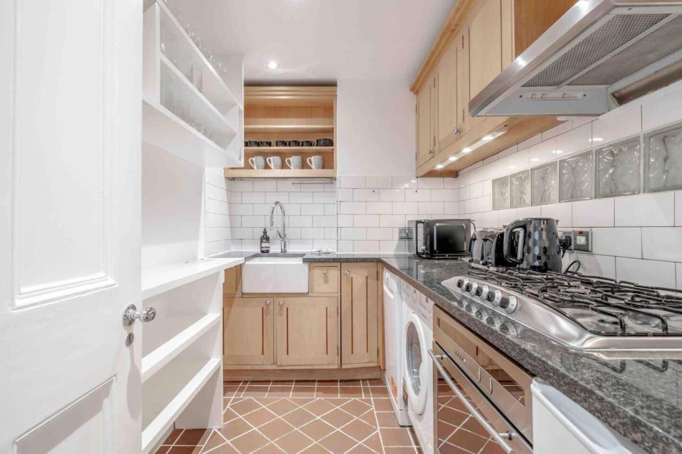 Cosy 2-bed In Earls Court Apartment *