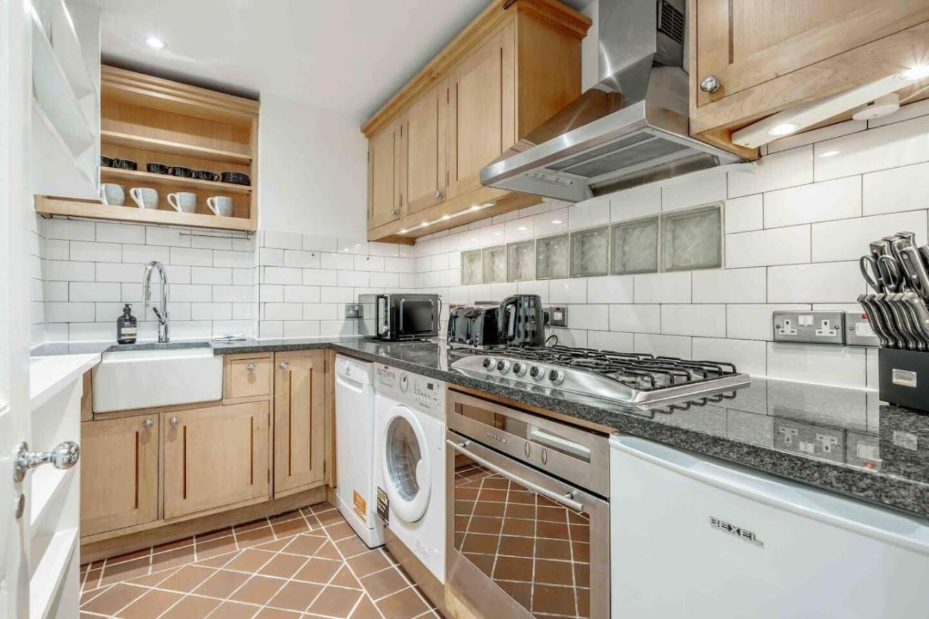 Cosy 2-bed In Earls Court