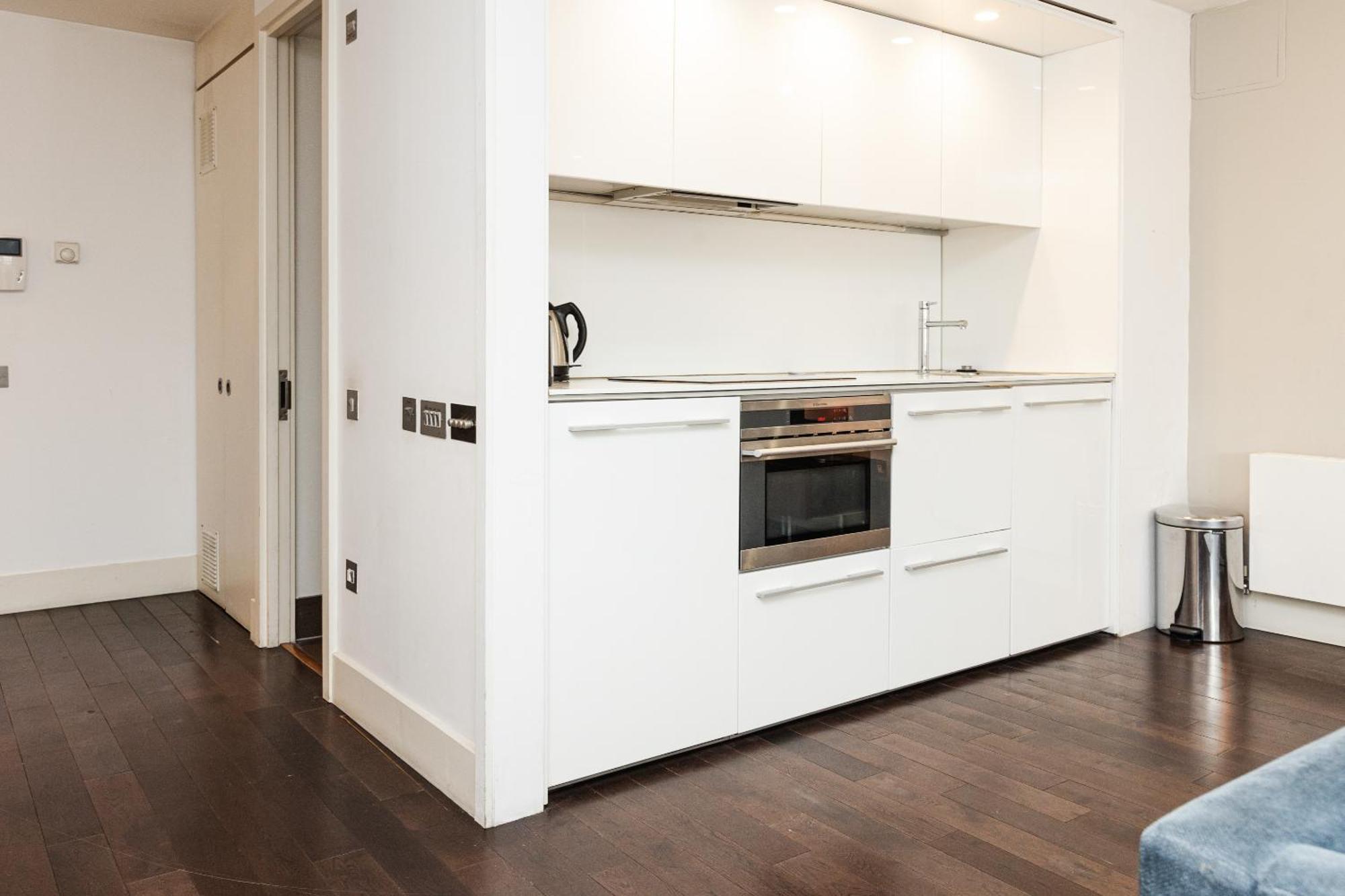 Stylish 1br, Near Monument Station! Apartment London