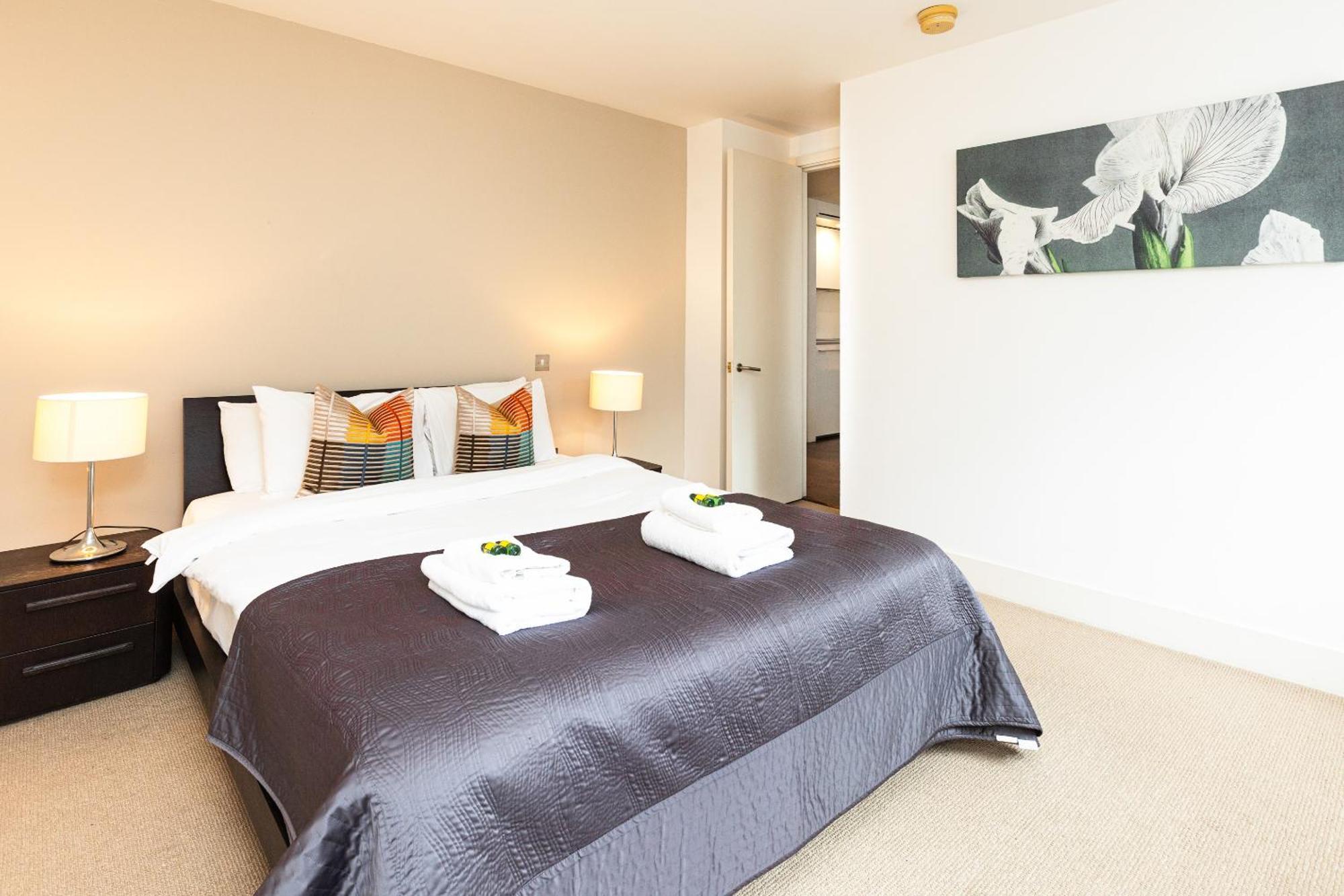 Stylish 1br, Near Monument Station! Apartment