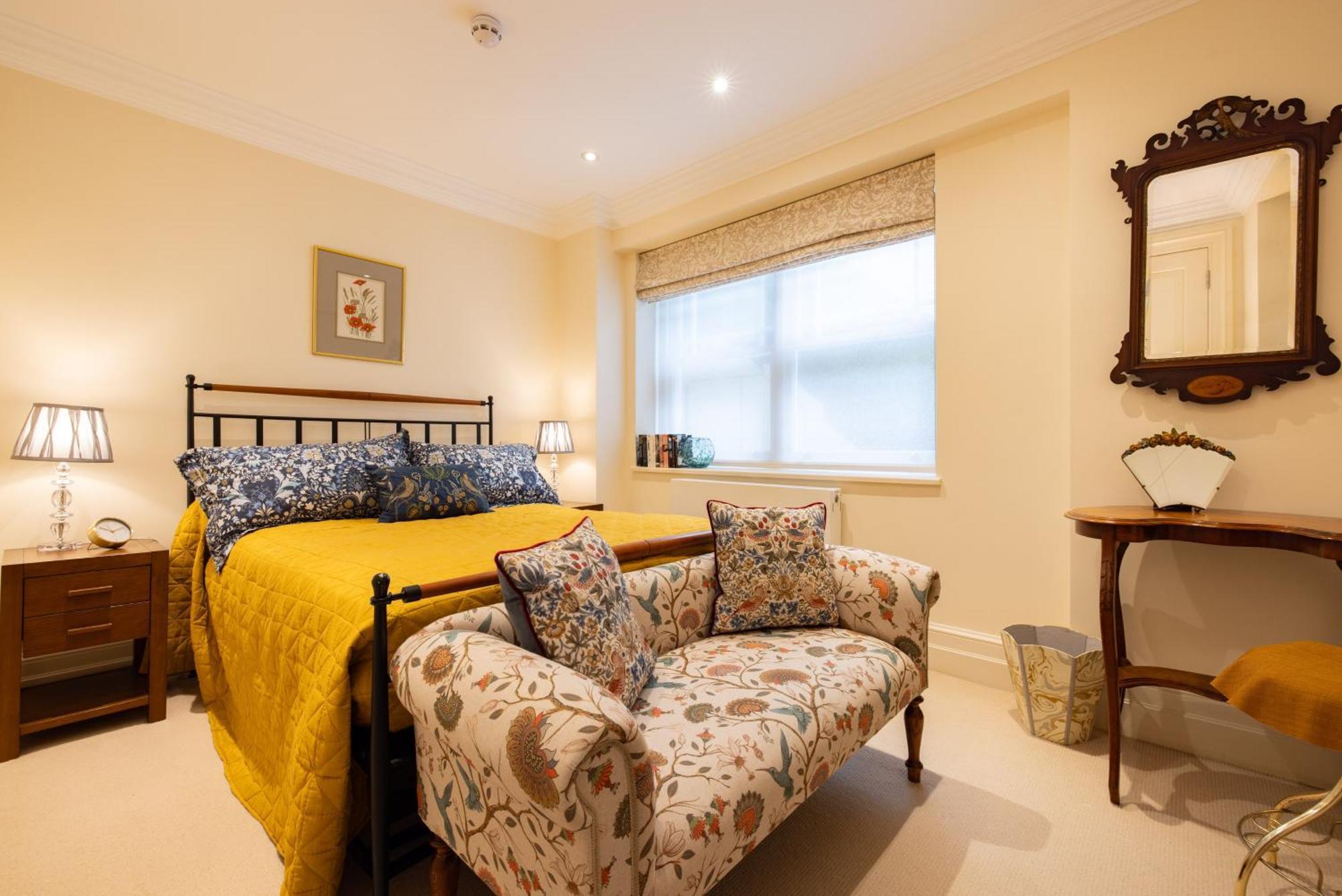 Large 3-bed 5-guest 1841 Duplex House Paddington Apartment