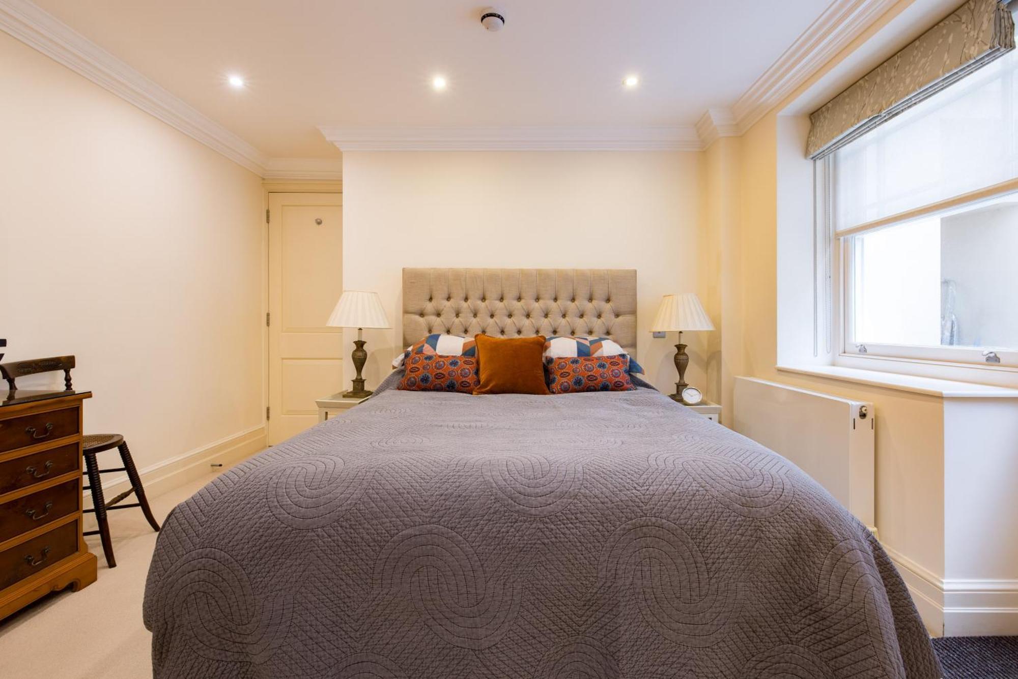 Large 3-bed 5-guest 1841 Duplex House Paddington