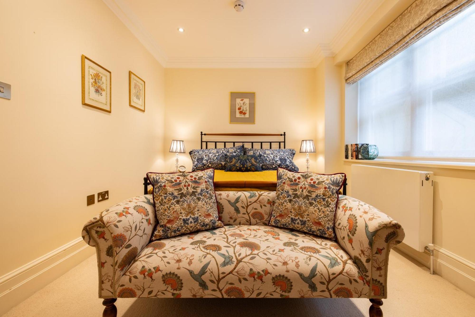 Large 3-bed 5-guest 1841 Duplex House Paddington Apartment London