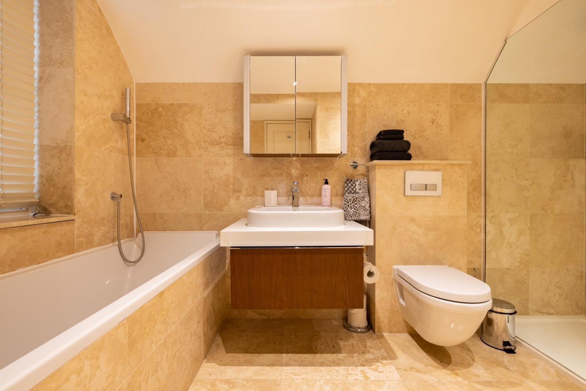 Large 3-bed 5-guest 1841 Duplex House Paddington *