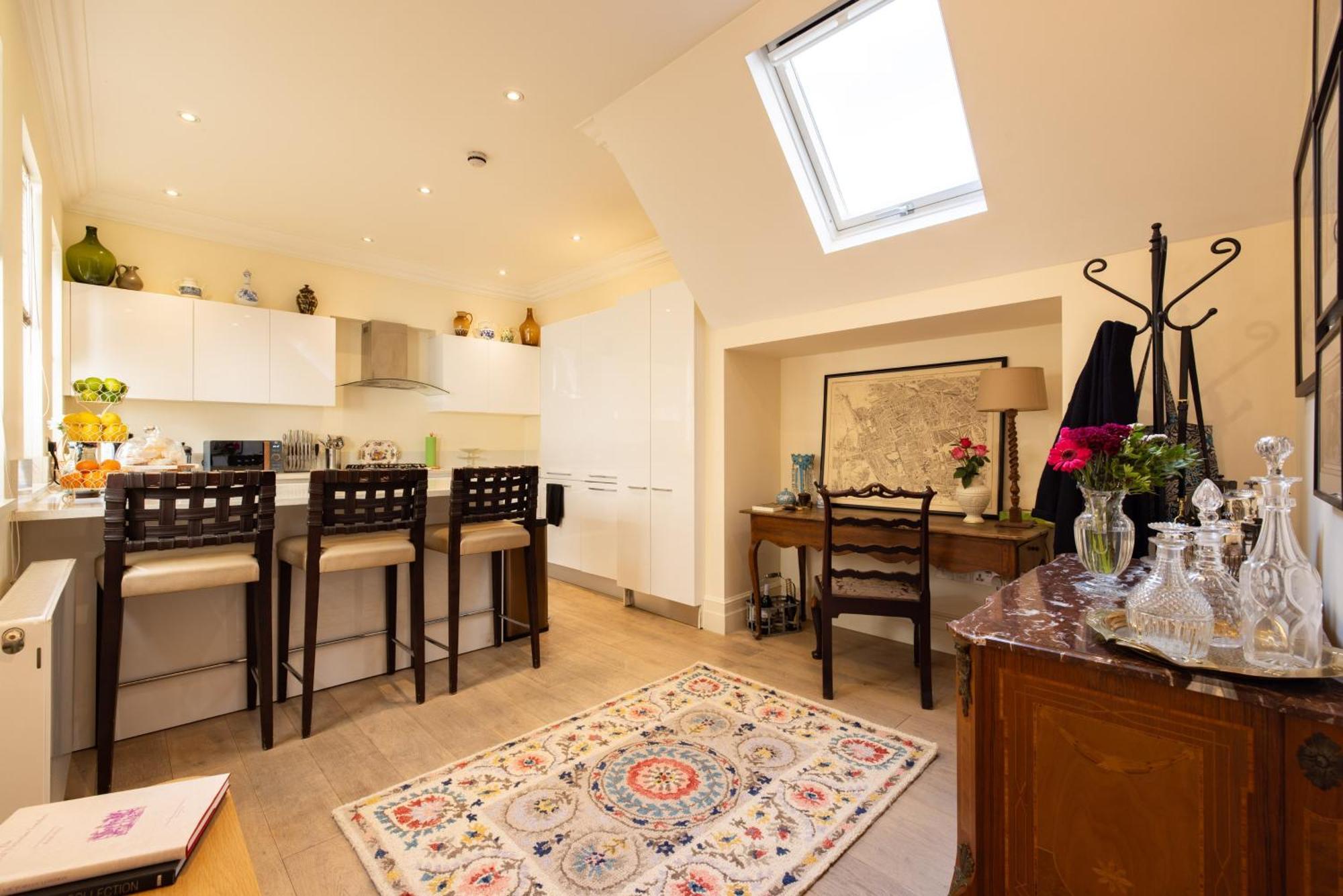 Large 3-bed 5-guest 1841 Duplex House Paddington London