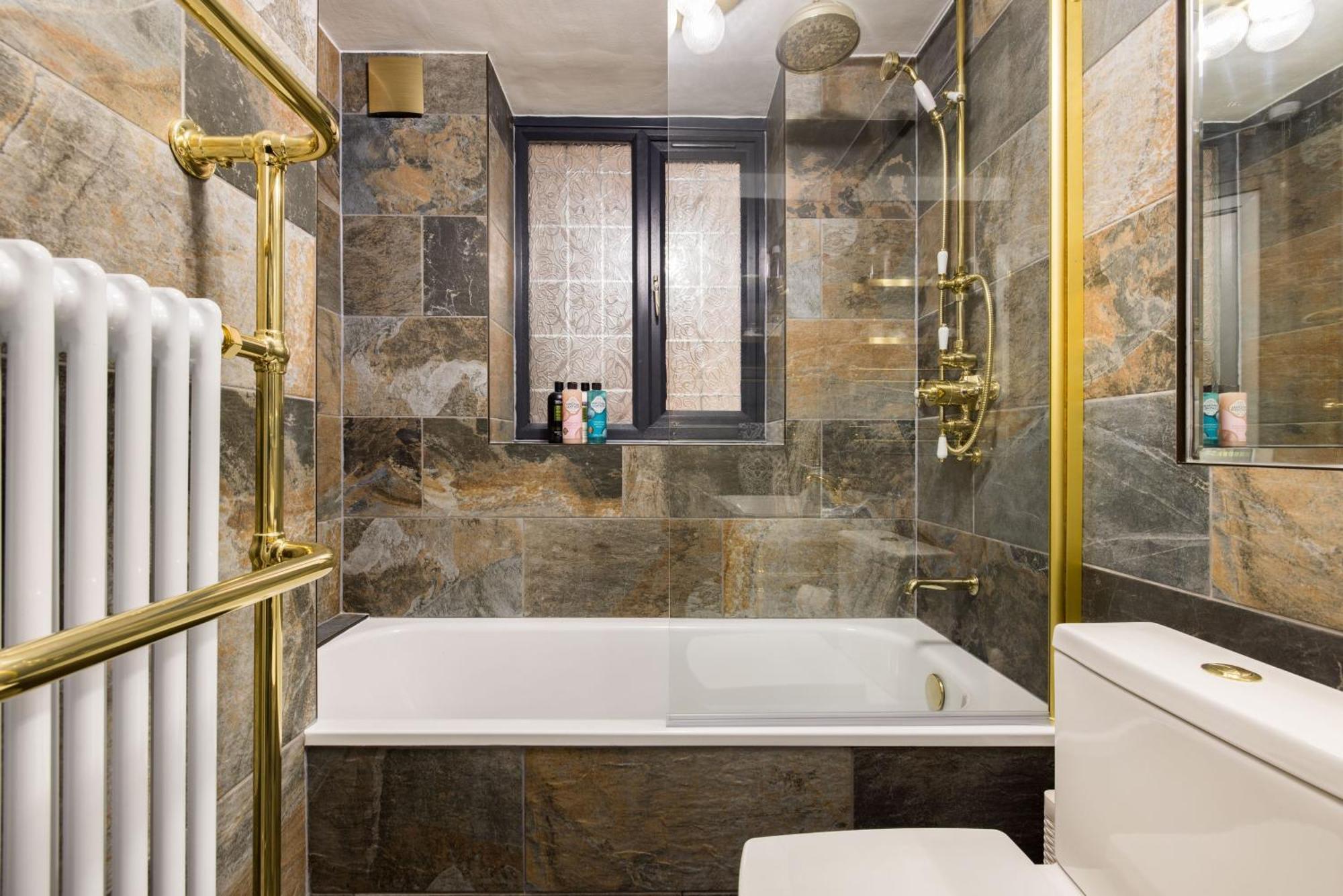 Mayfair 3-bed 5-guest Berkeley Square 1729 House Apartment