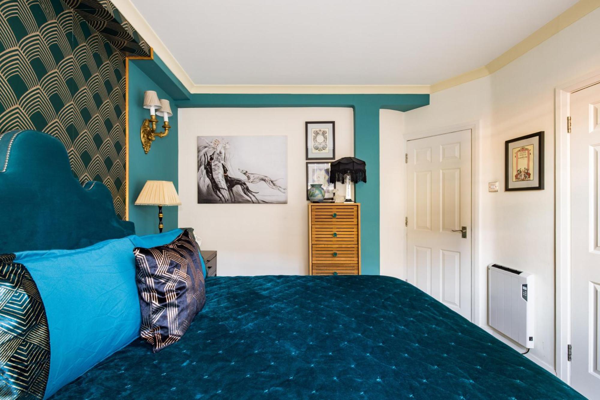 Mayfair 3-bed 5-guest Berkeley Square 1729 House *