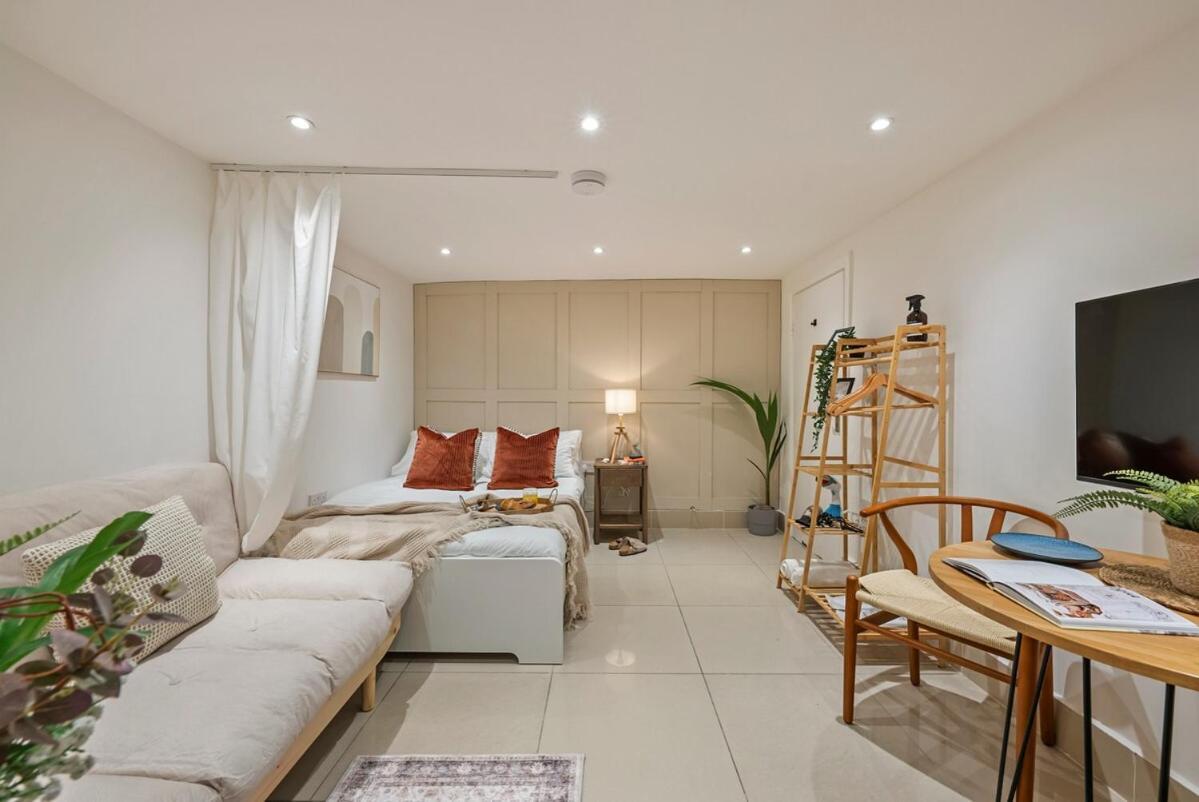 Chic Retreat In Little Venice London