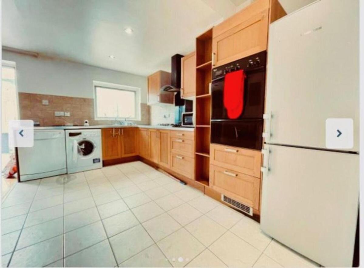 Modern 5-bed With Garden & Spectacular Views Vakantiehuis Londen