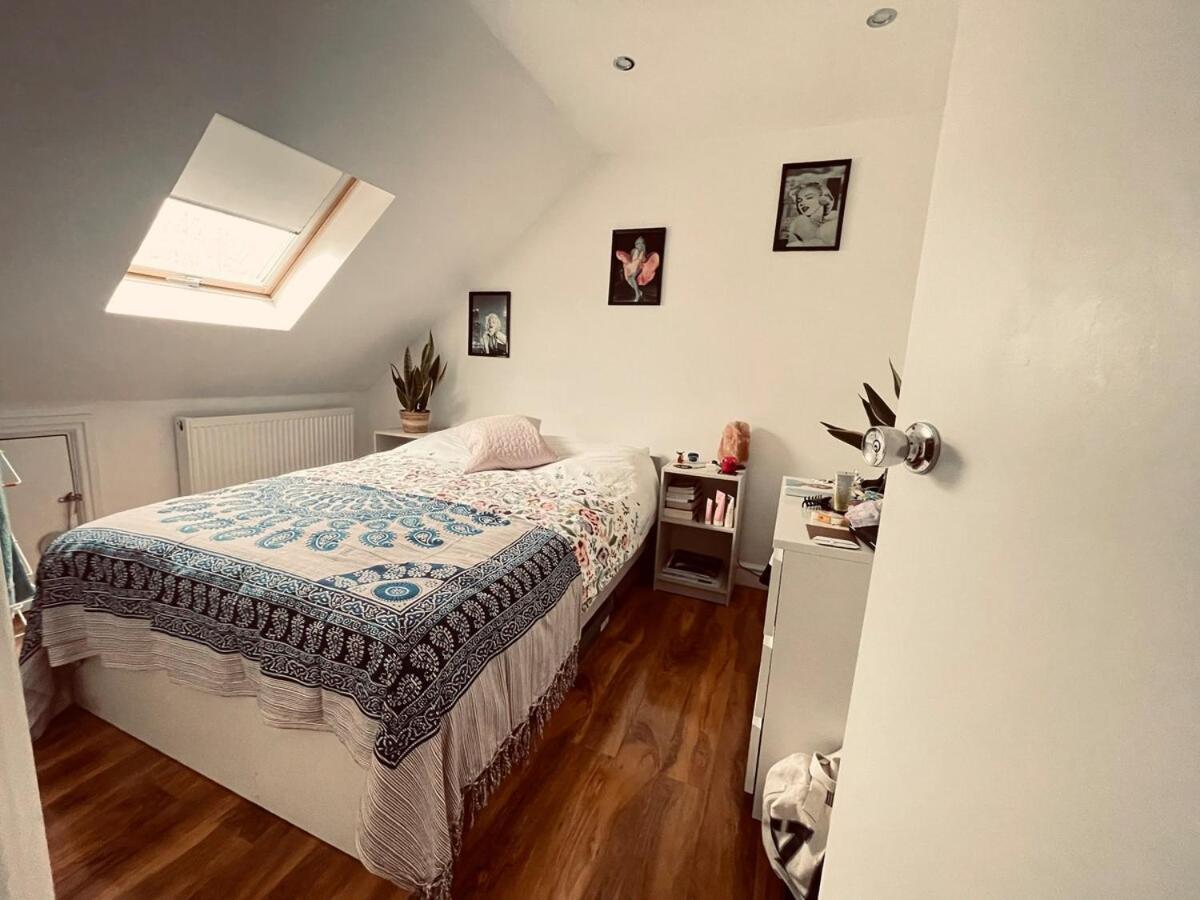 Modern 5-bed With Garden & Spectacular Views * Londen