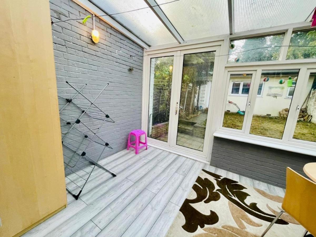Vakantiehuis Modern 5-bed With Garden & Spectacular Views