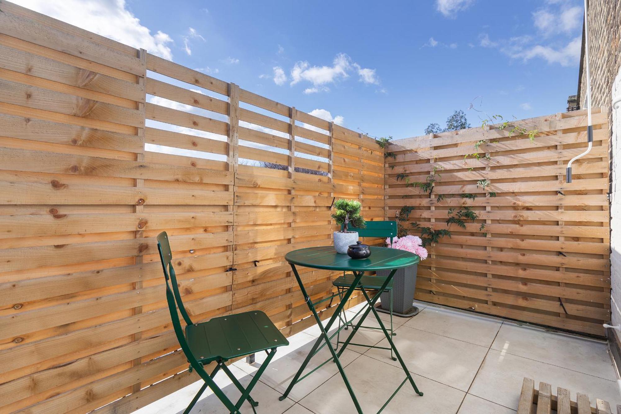 Apartment Mortimer Balcony London