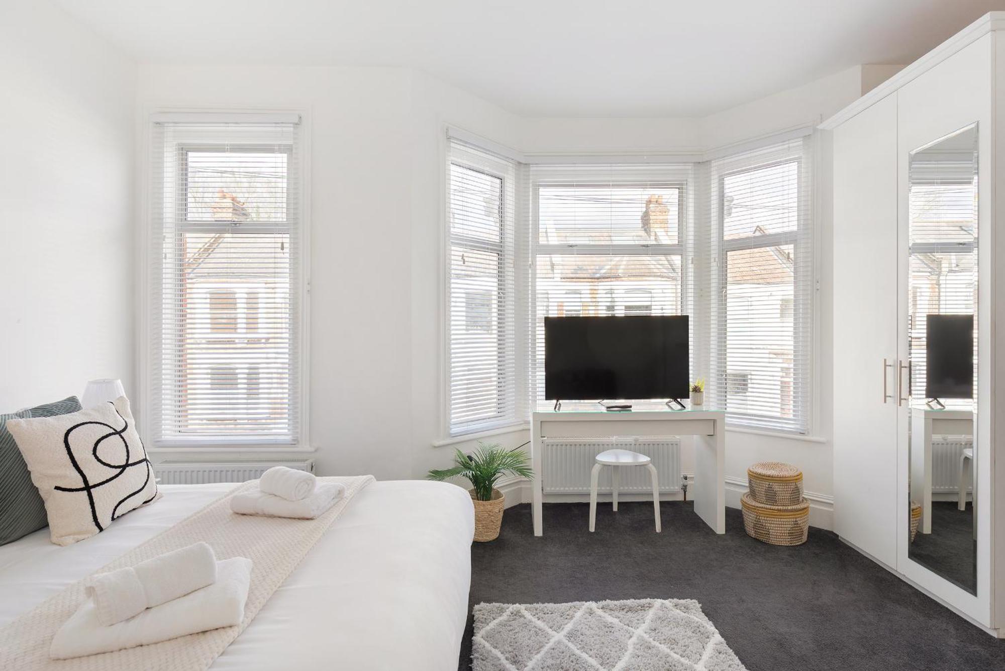Mortimer Balcony * London
