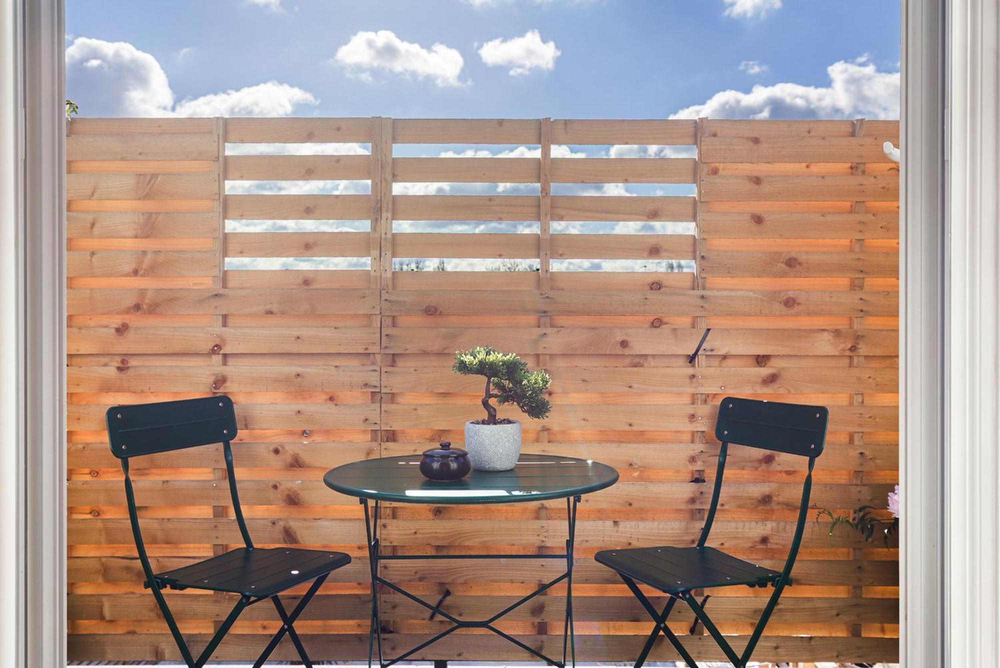 Mortimer Balcony Apartment London