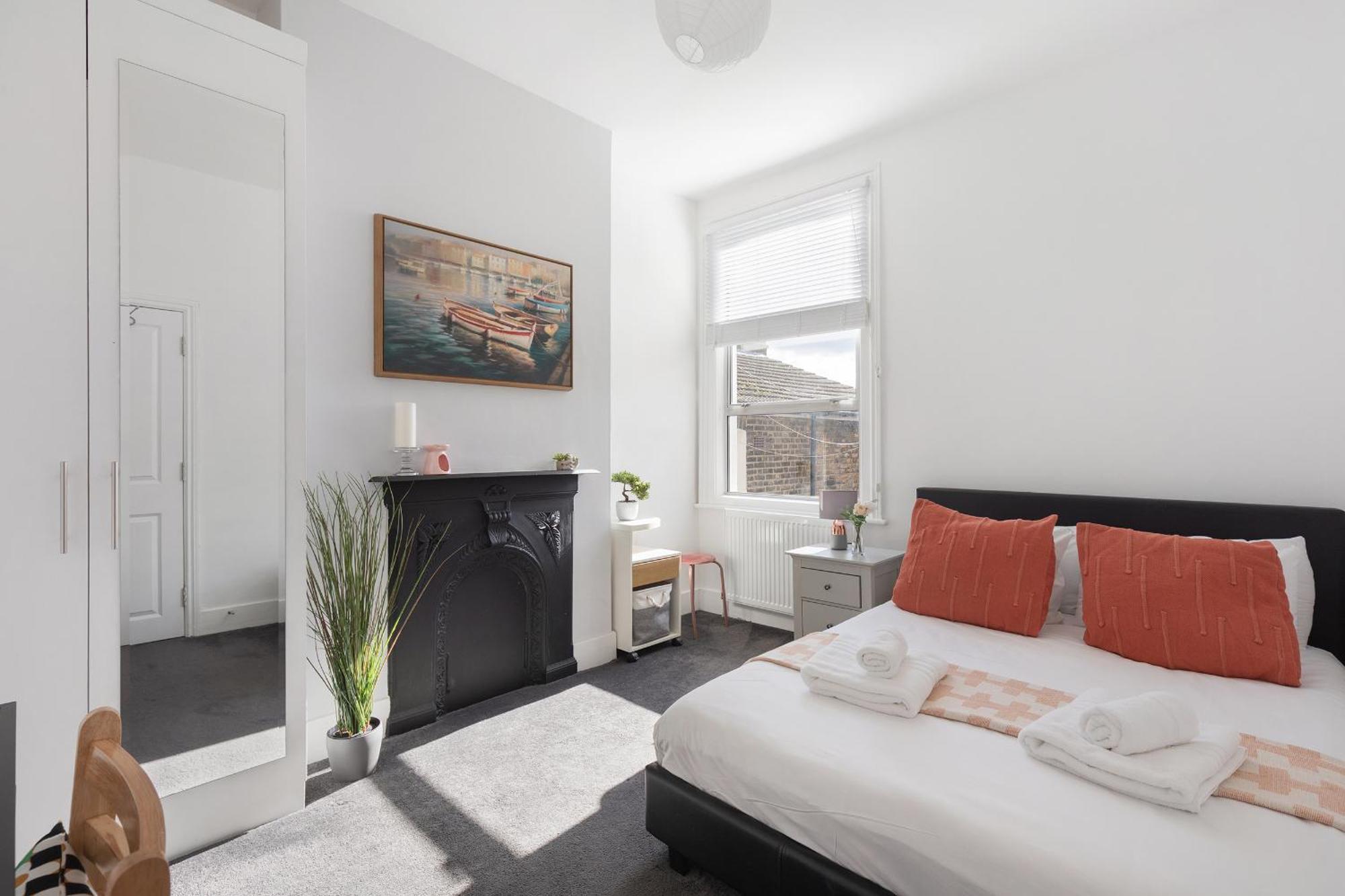Mortimer Balcony Apartment