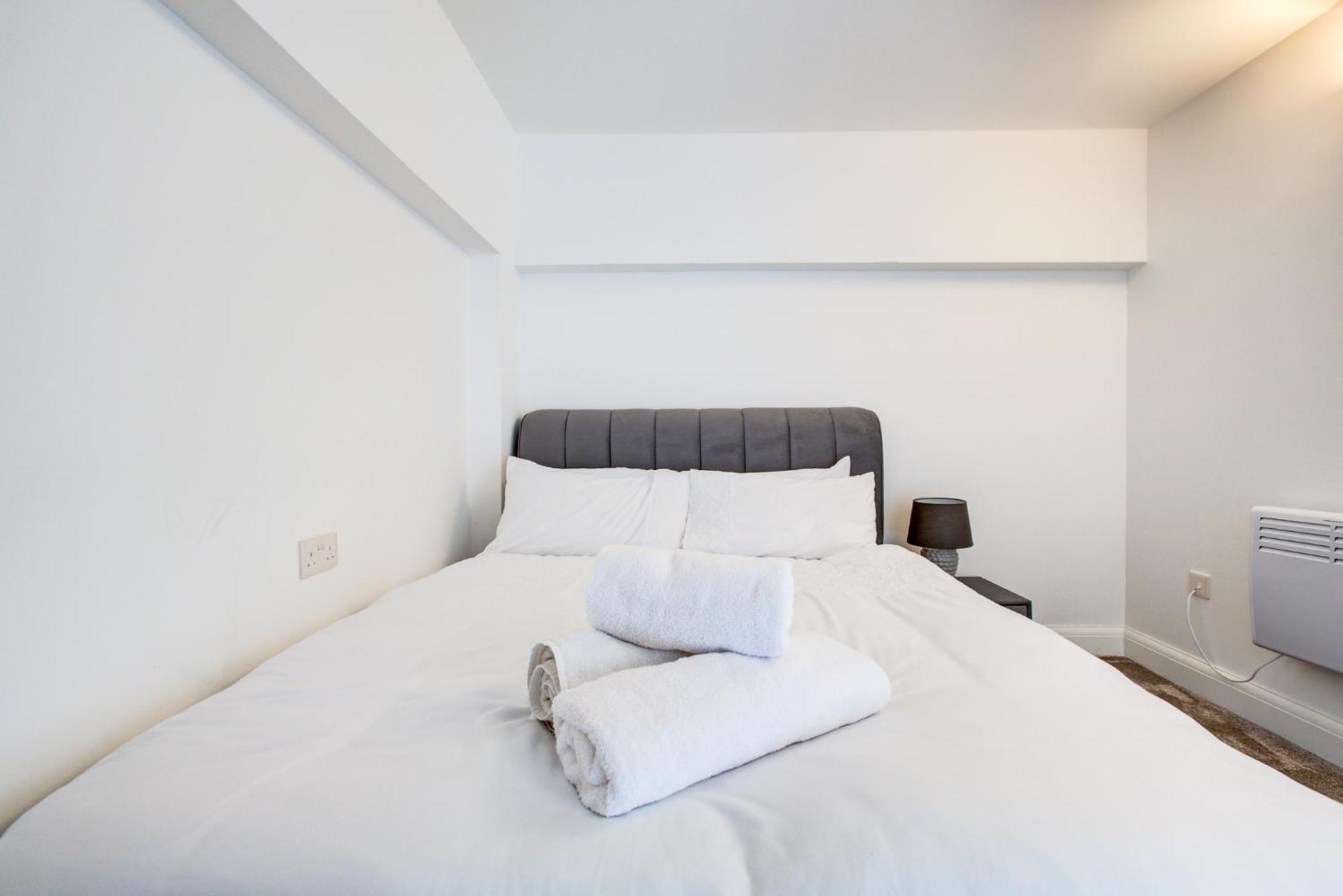 Contemporary 2-bedroom In Wanstead, Apartment *