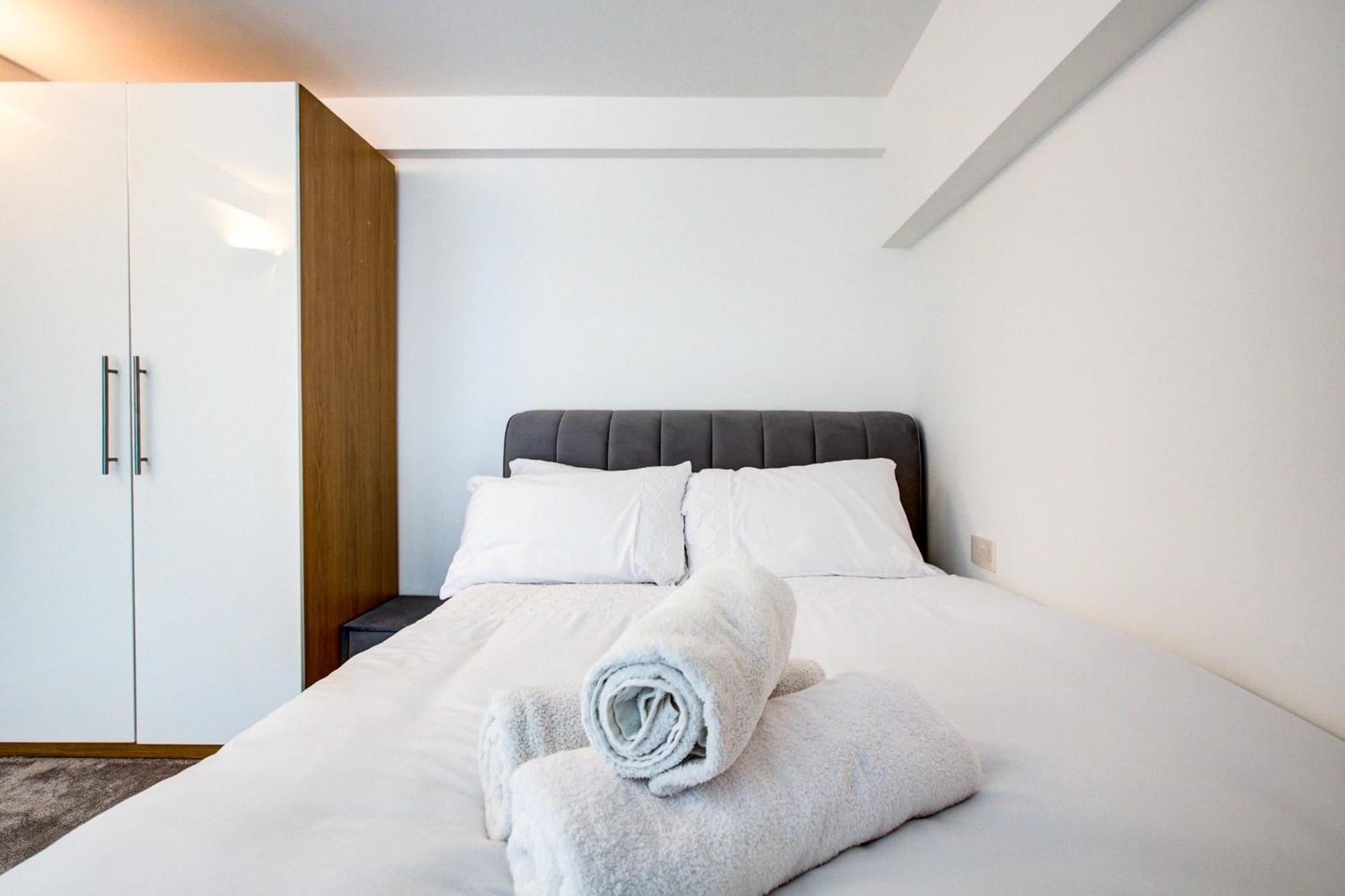 Contemporary 2-bedroom In Wanstead, Apartment *