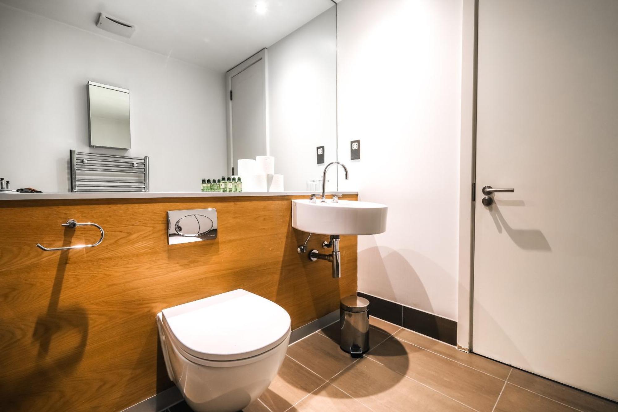 Modern 1br Near Bridge Apartment London