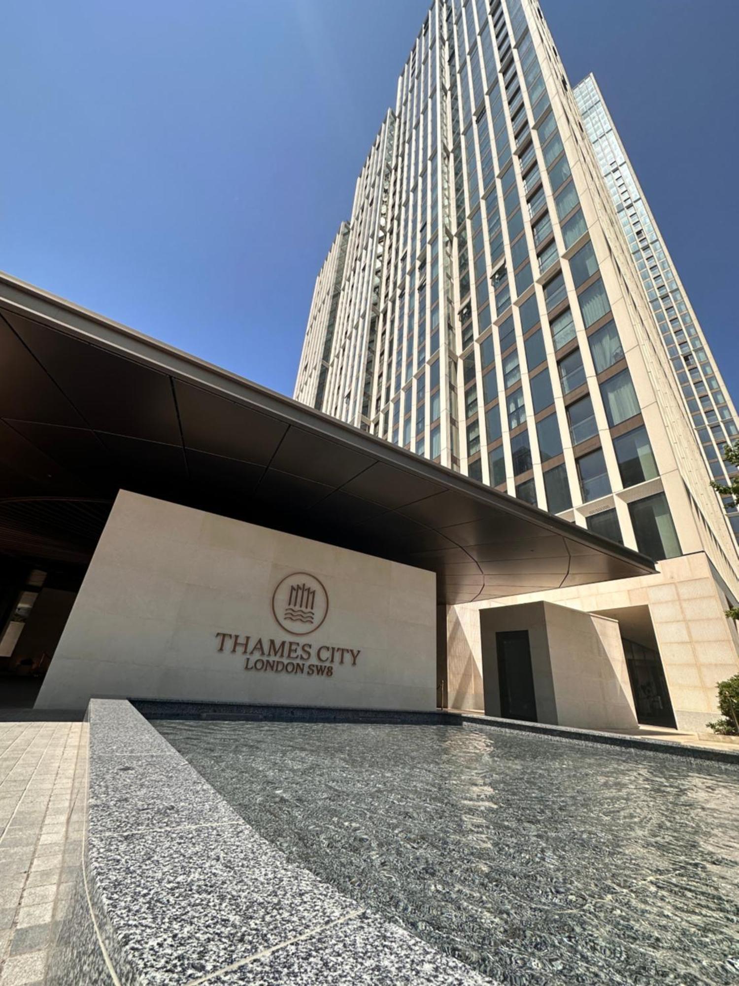 Large Luxury Riverside 2 Bedroom In Battersea Apartment