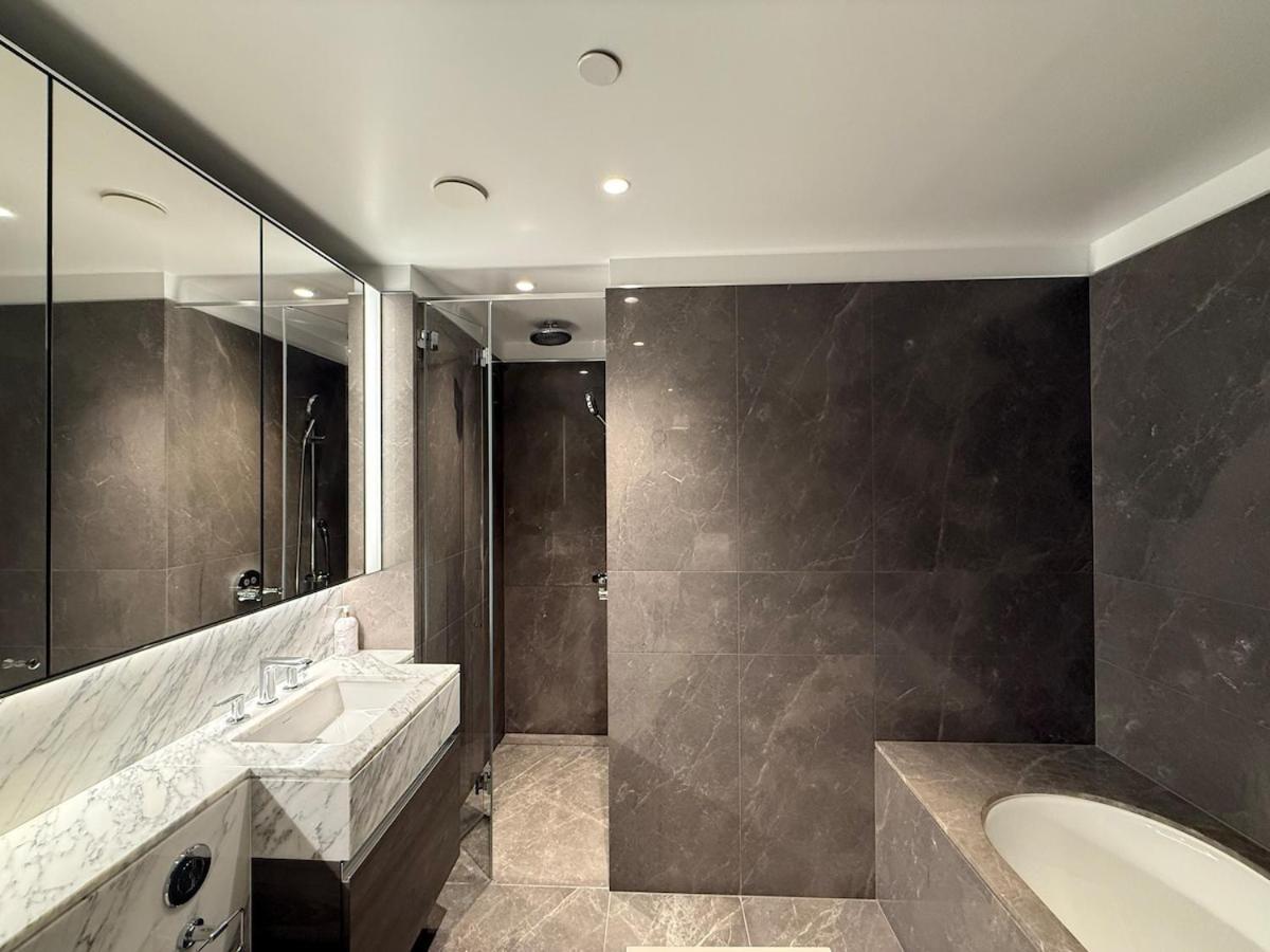 Apartment Large Luxury Riverside 2 Bedroom In Battersea London