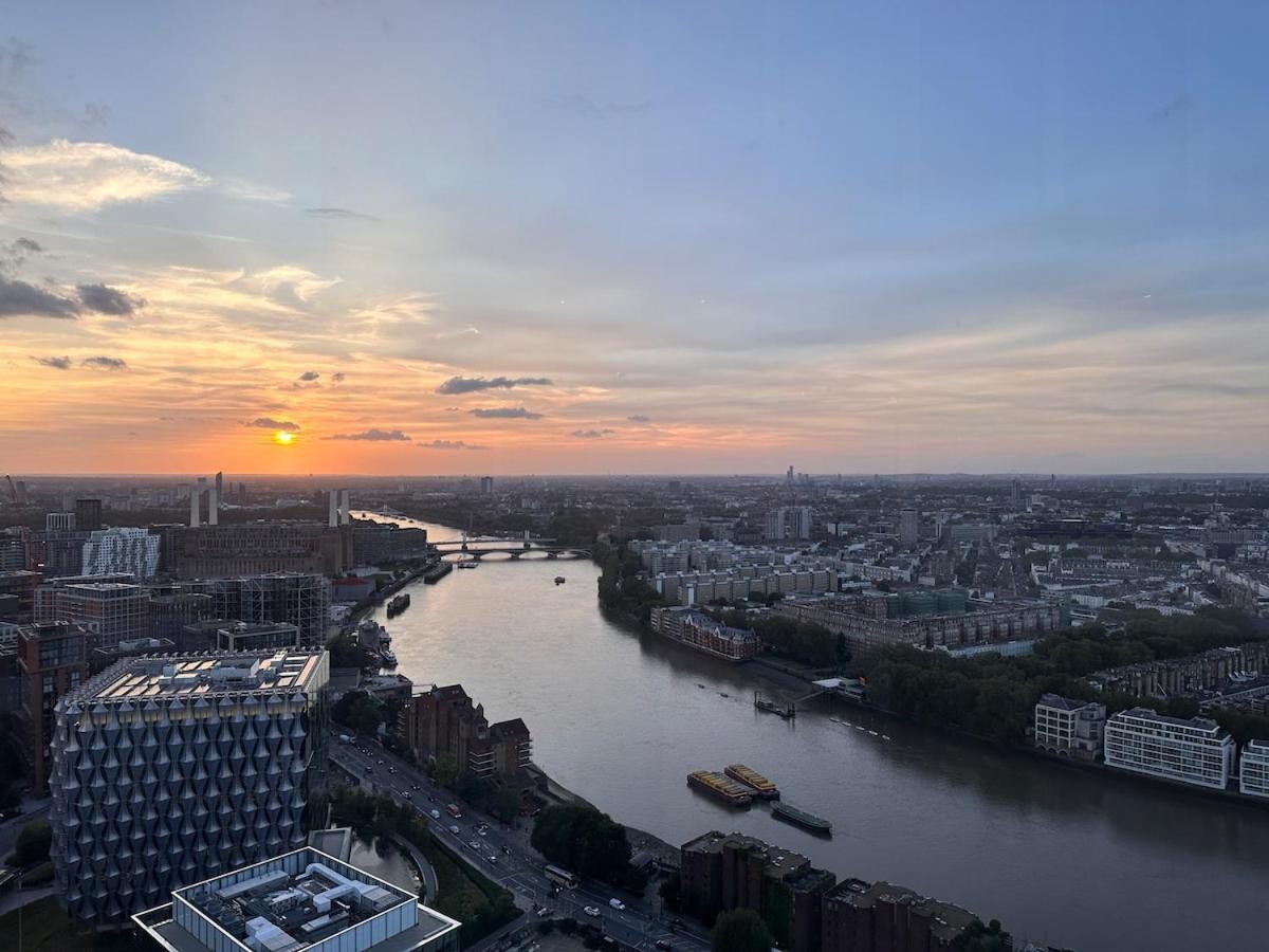 Large Luxury Riverside 2 Bedroom In Battersea Apartment