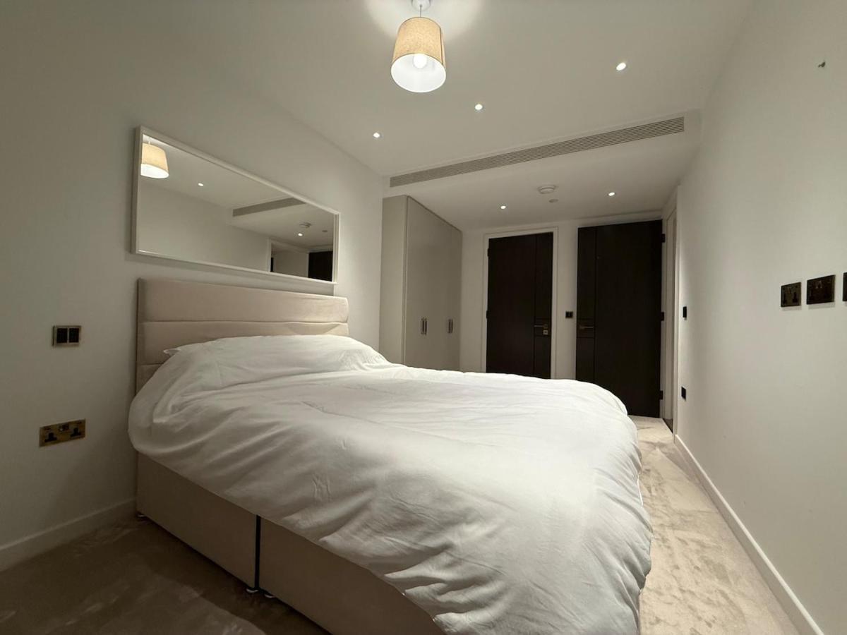 Large Luxury Riverside 2 Bedroom In Battersea *