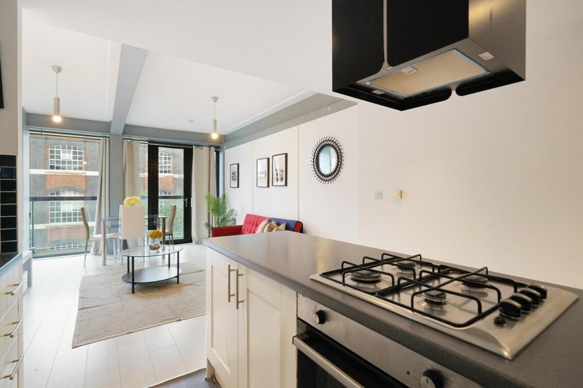 Modern 2-bed With Balcony In Stratford Appartement