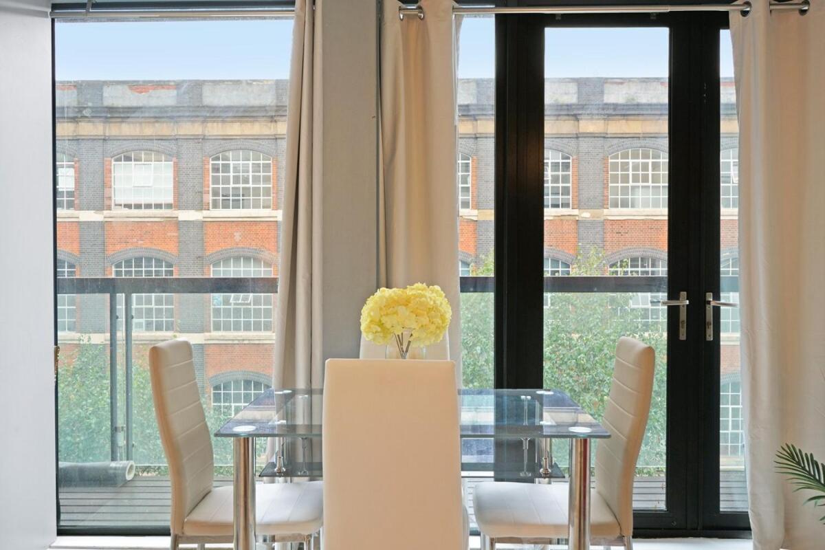 Modern 2-bed With Balcony In Stratford *