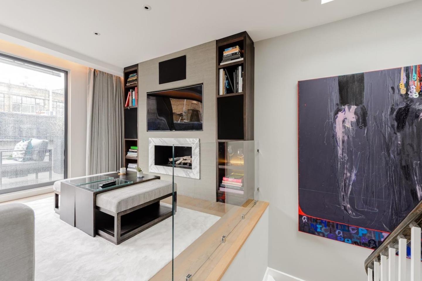Award Winning Interior Designed Luxurious Mews In Knightsbridge Holiday home London