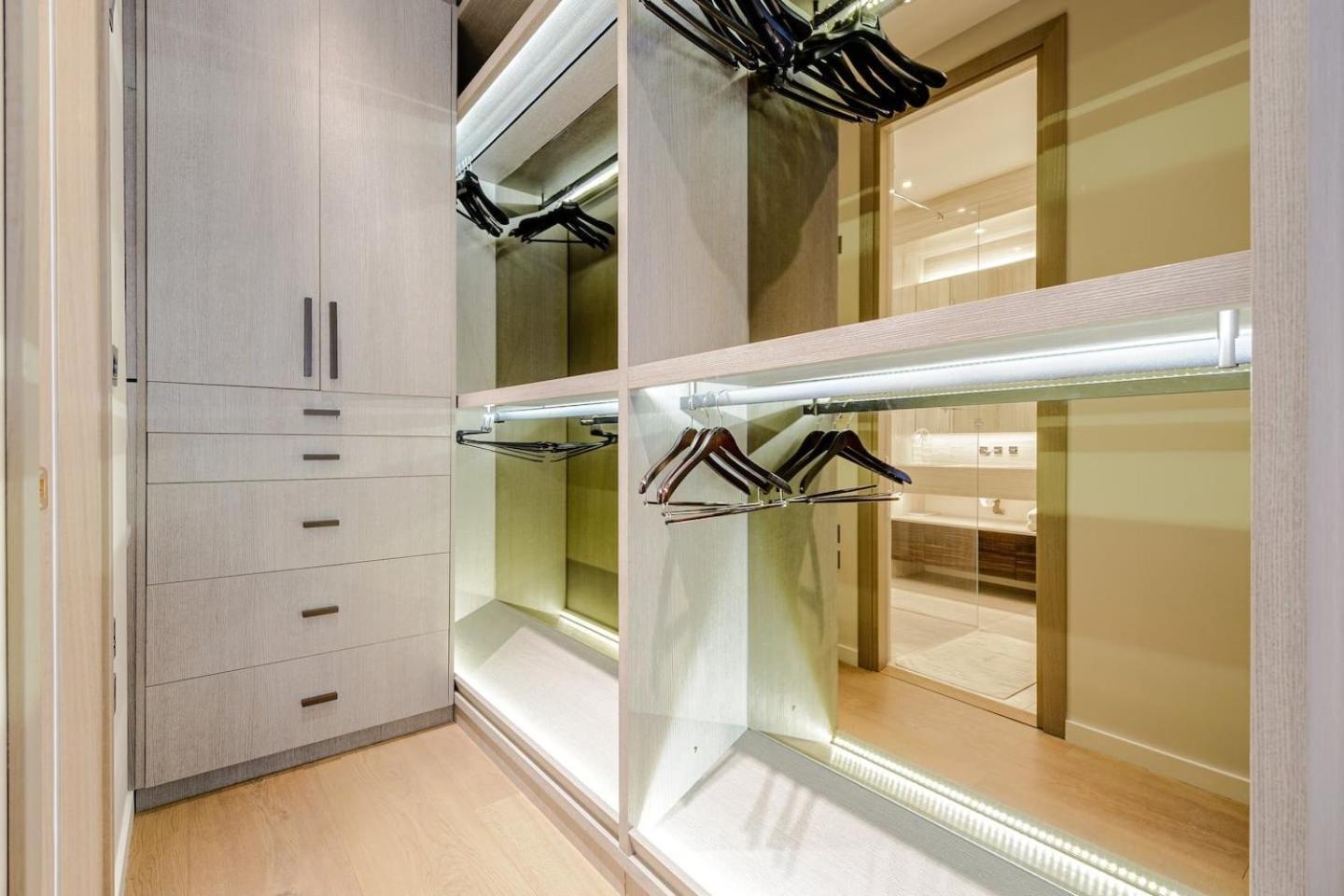 Award Winning Interior Designed Luxurious Mews In Knightsbridge Holiday home *