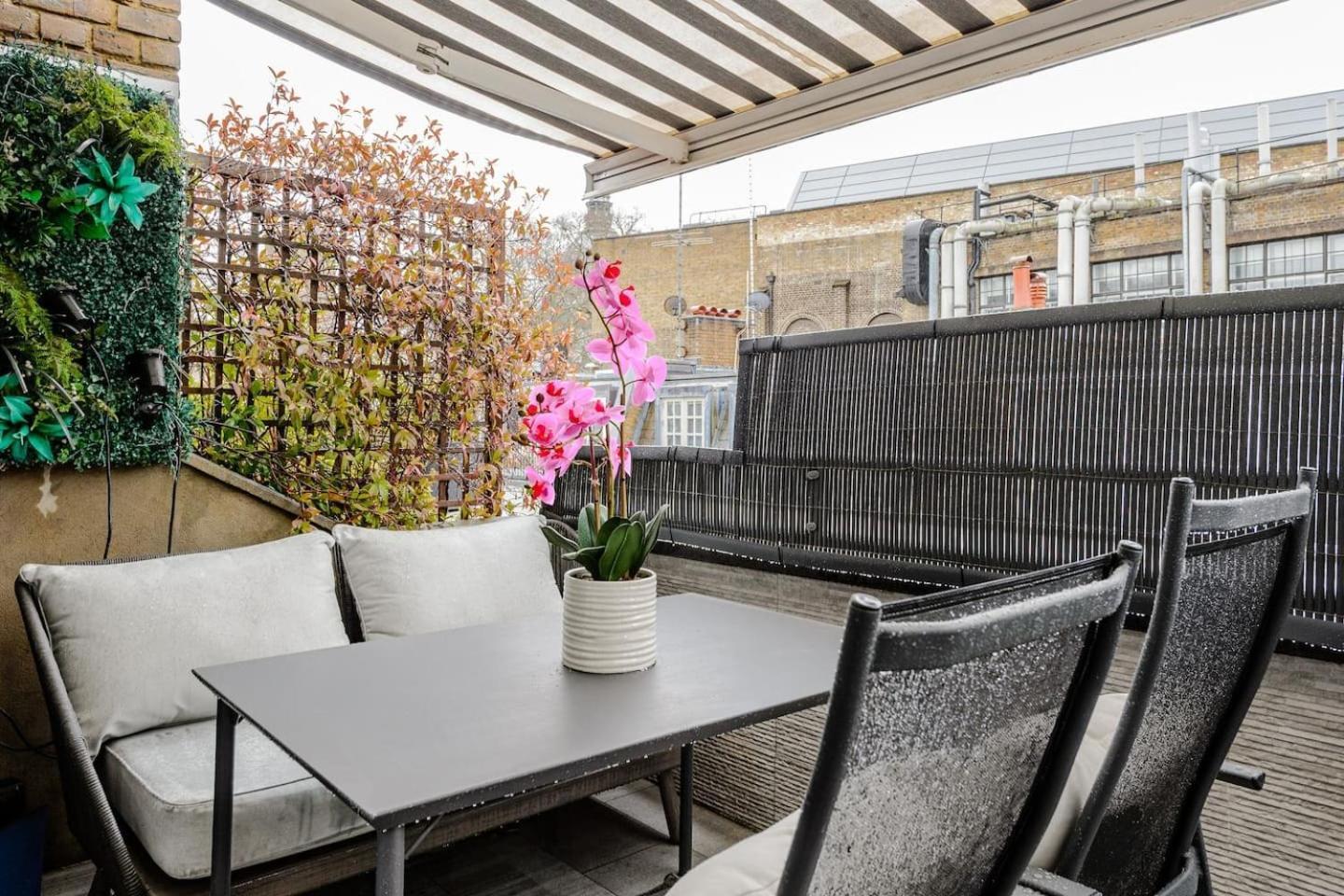 Holiday home Award Winning Interior Designed Luxurious Mews In Knightsbridge *