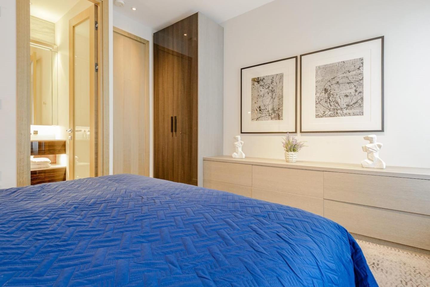 Award Winning Interior Designed Luxurious Mews In Knightsbridge Holiday home *