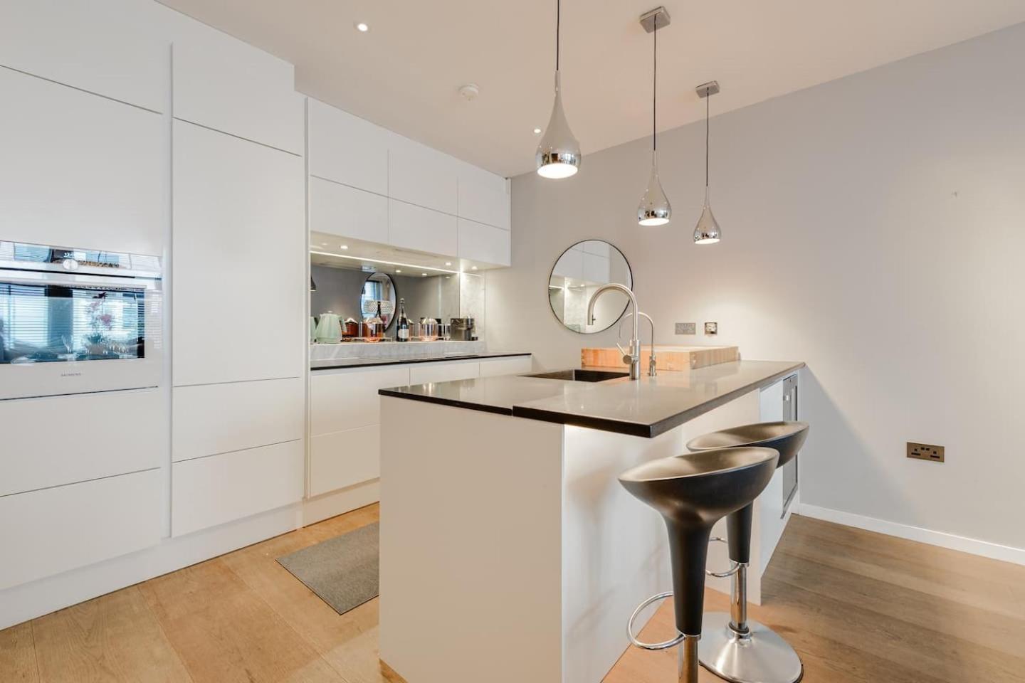 Award Winning Interior Designed Luxurious Mews In Knightsbridge * London