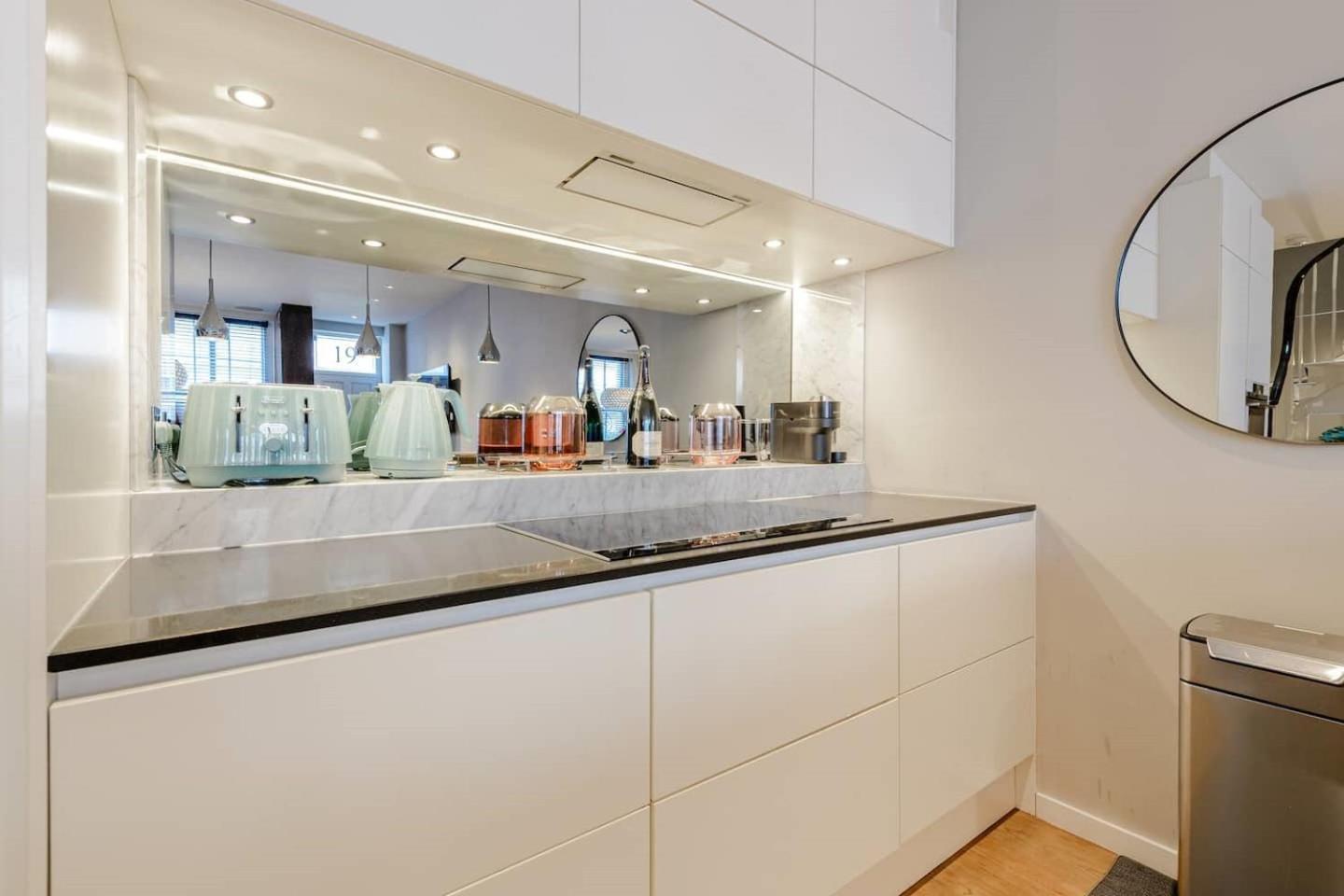 Award Winning Interior Designed Luxurious Mews In Knightsbridge London