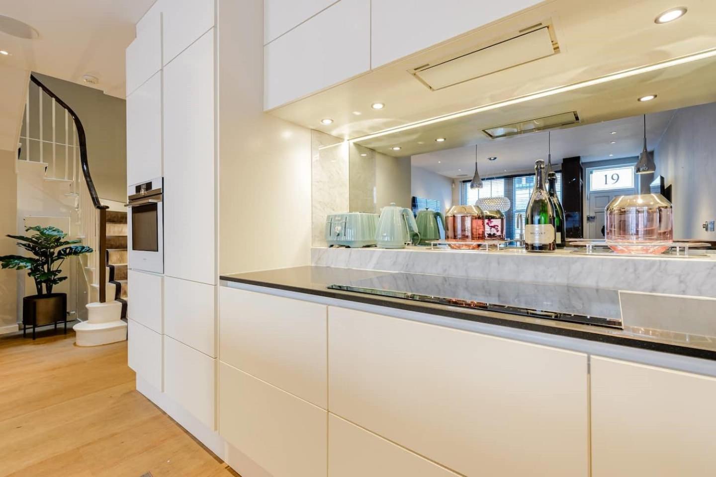 Award Winning Interior Designed Luxurious Mews In Knightsbridge * London