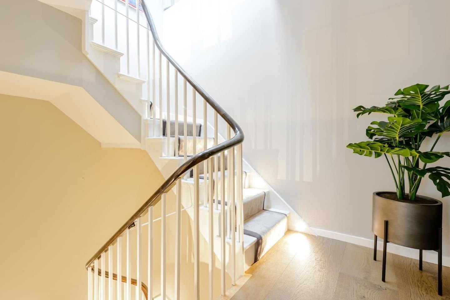 Award Winning Interior Designed Luxurious Mews In Knightsbridge Holiday home