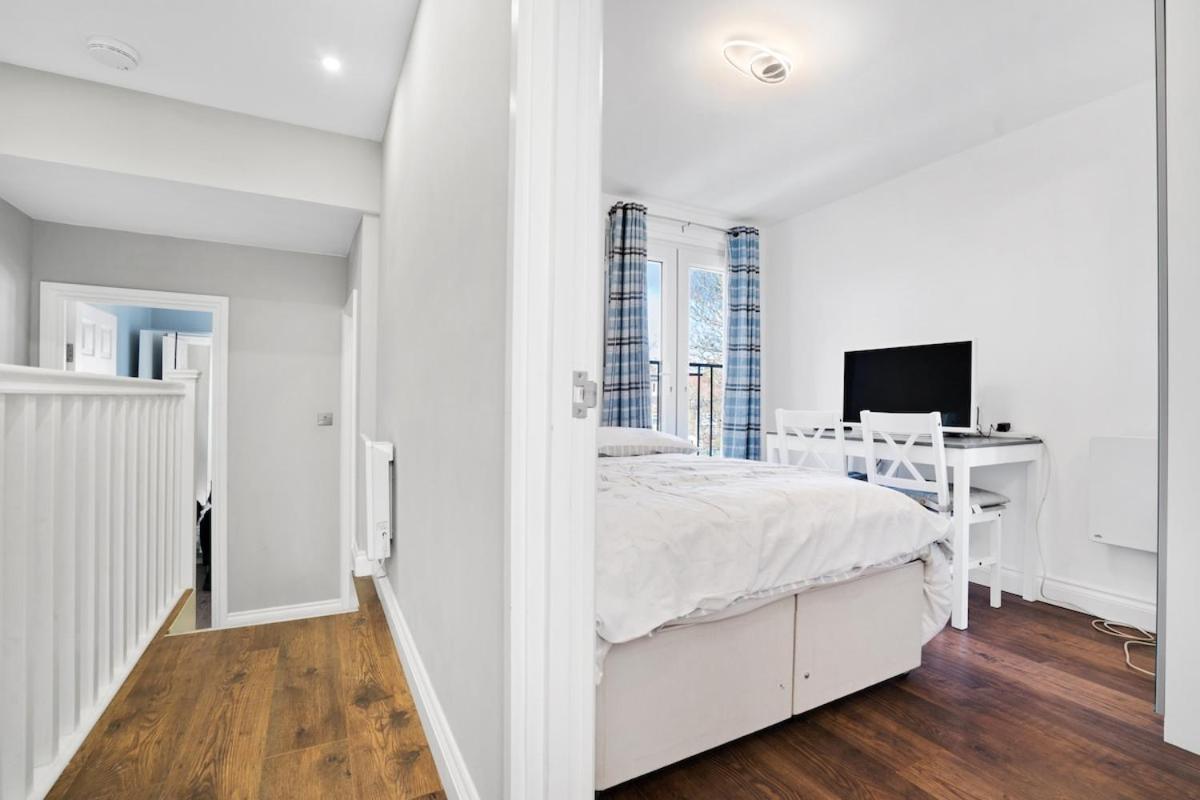 Apartment 7 Bedroom, 3 Bathrooms, Garden, 20 Mins To Centre