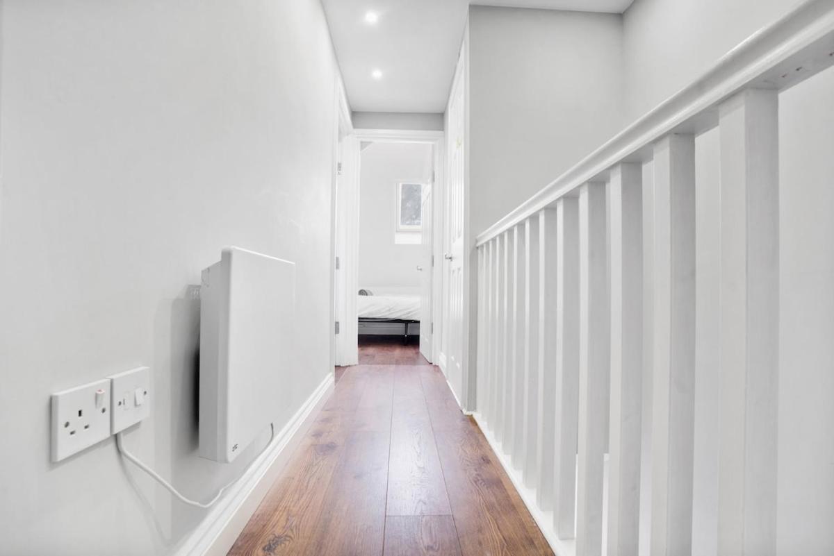 Apartment 7 Bedroom, 3 Bathrooms, Garden, 20 Mins To Centre