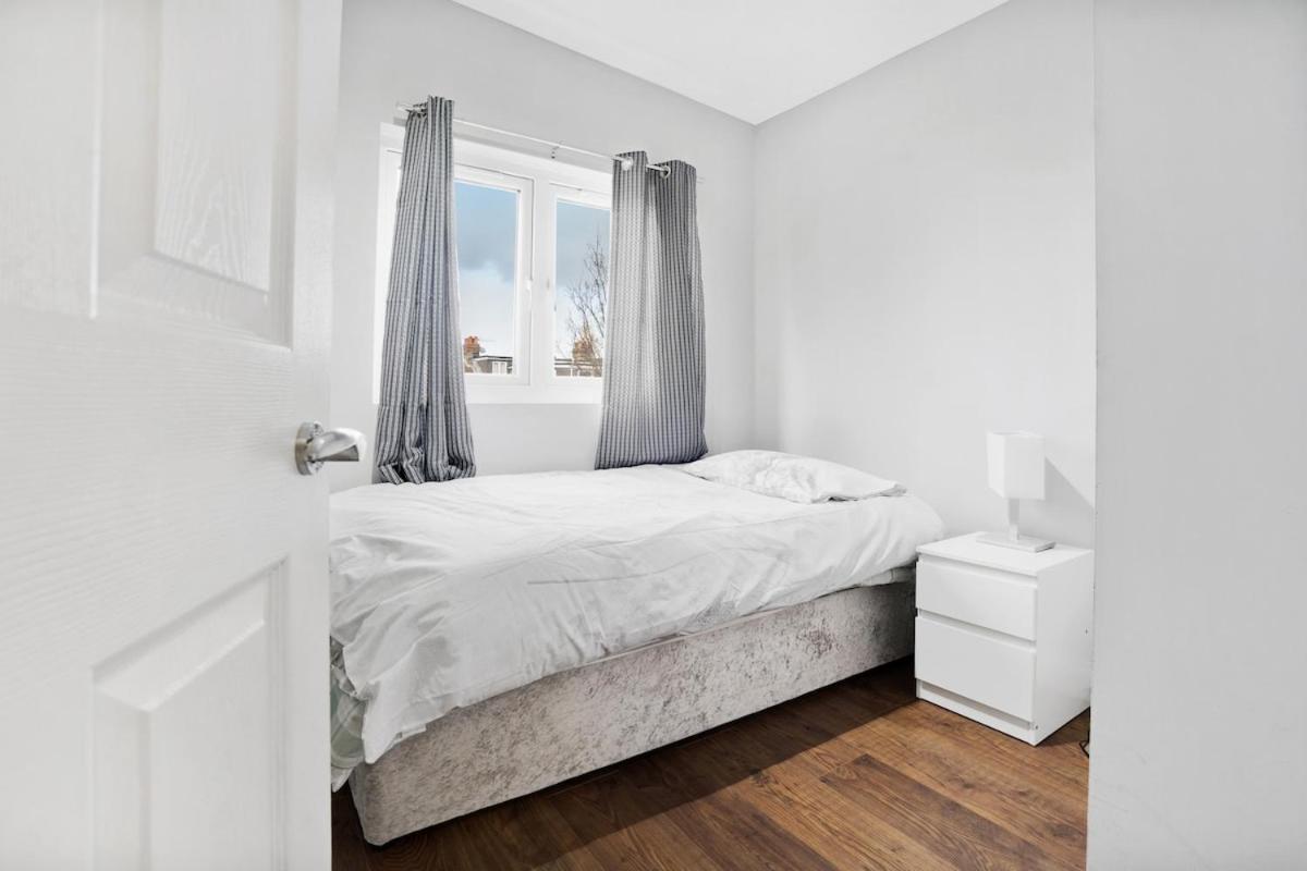 Apartment 7 Bedroom, 3 Bathrooms, Garden, 20 Mins To Centre London