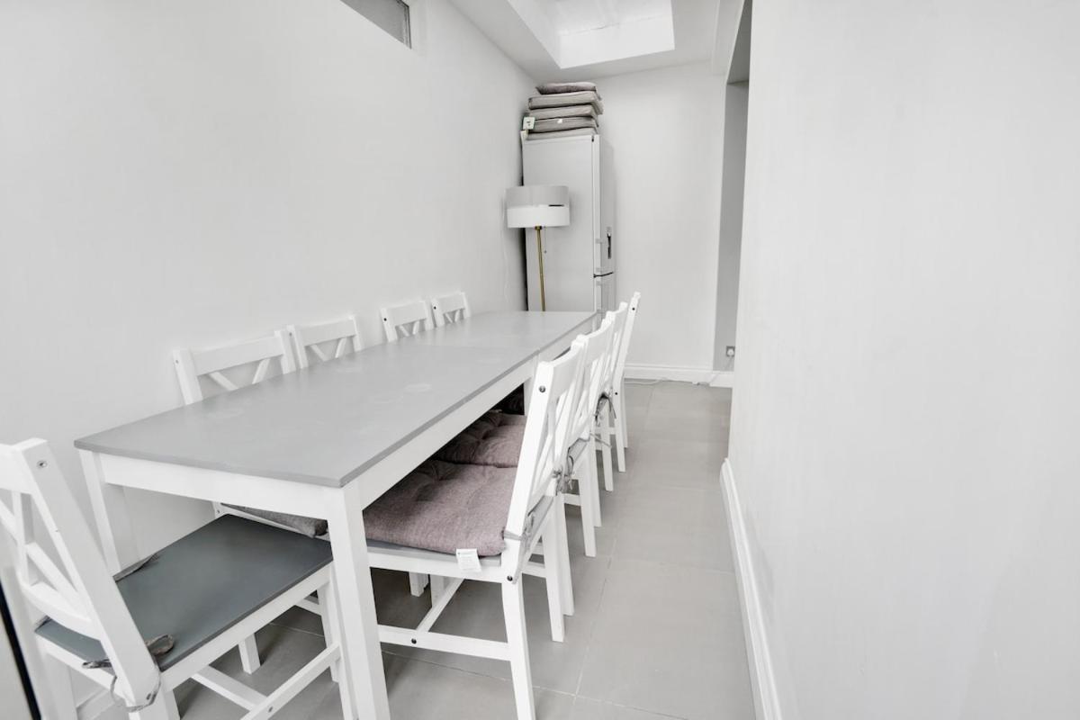 Apartment 7 Bedroom, 3 Bathrooms, Garden, 20 Mins To Centre
